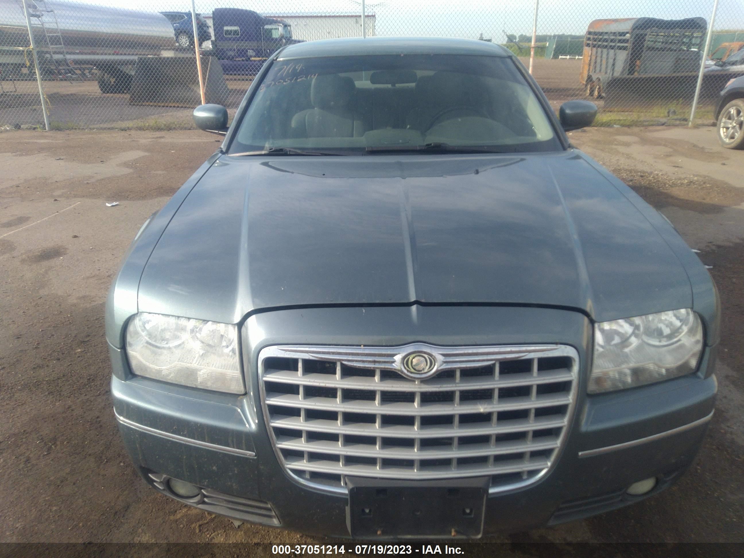 Photo 11 VIN: 2C3JA53G05H109556 - CHRYSLER 300 