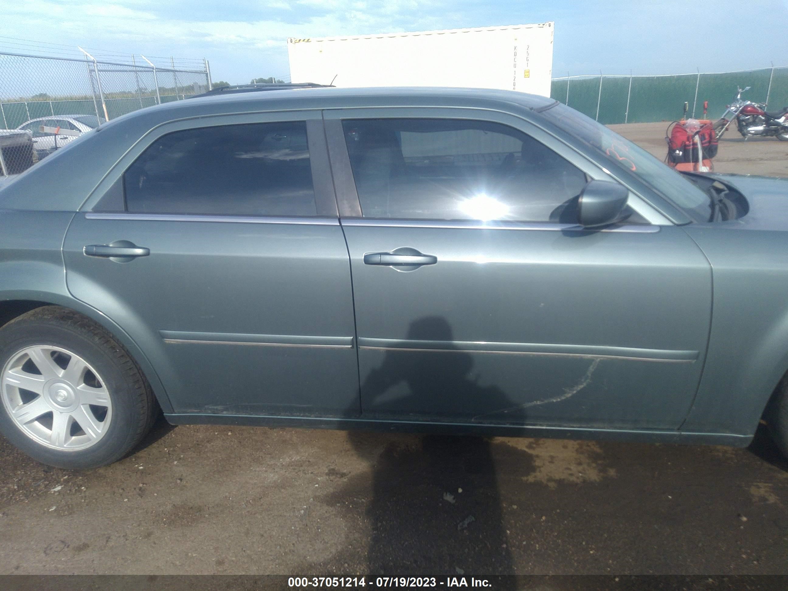 Photo 12 VIN: 2C3JA53G05H109556 - CHRYSLER 300 