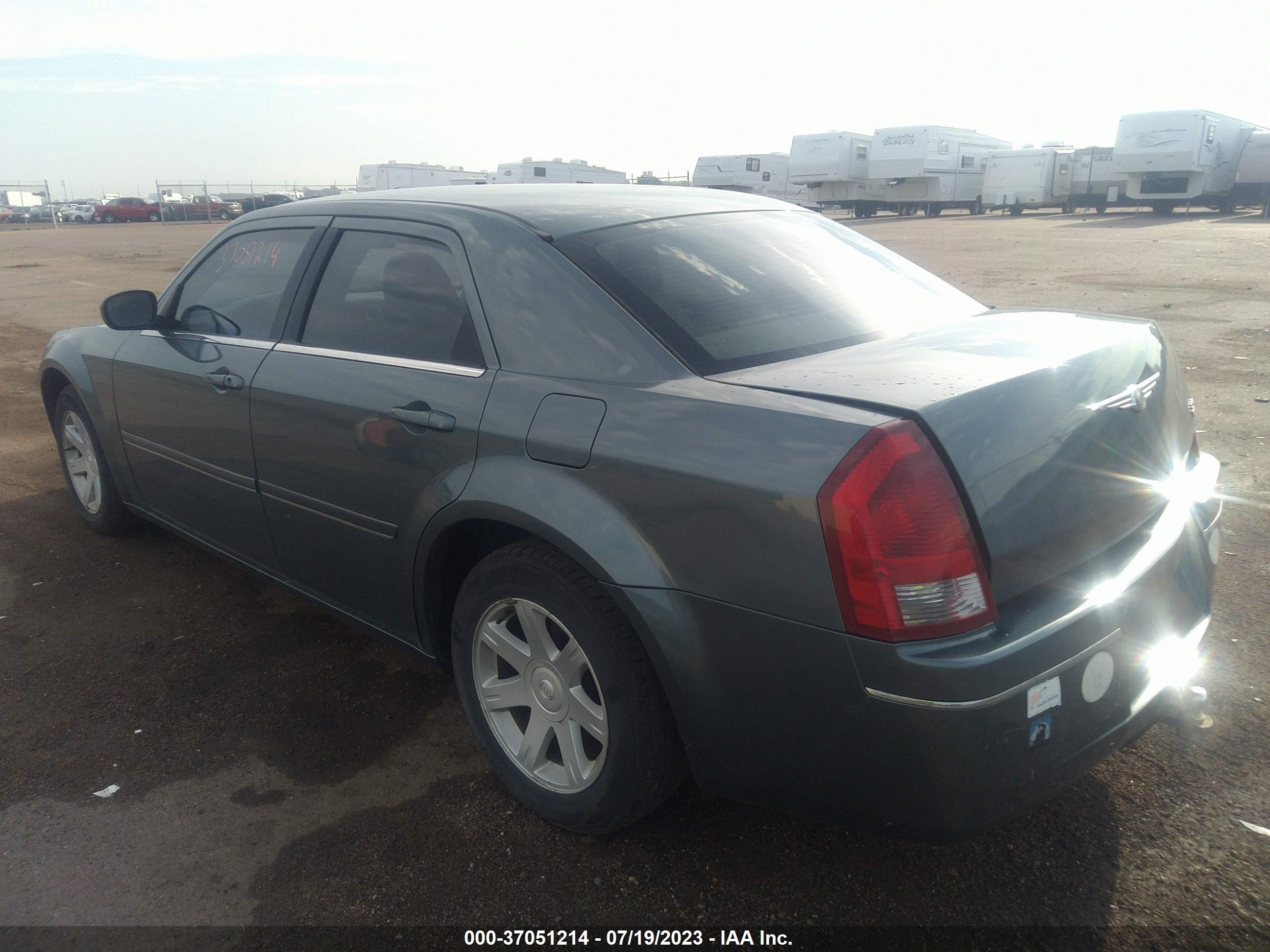 Photo 2 VIN: 2C3JA53G05H109556 - CHRYSLER 300 