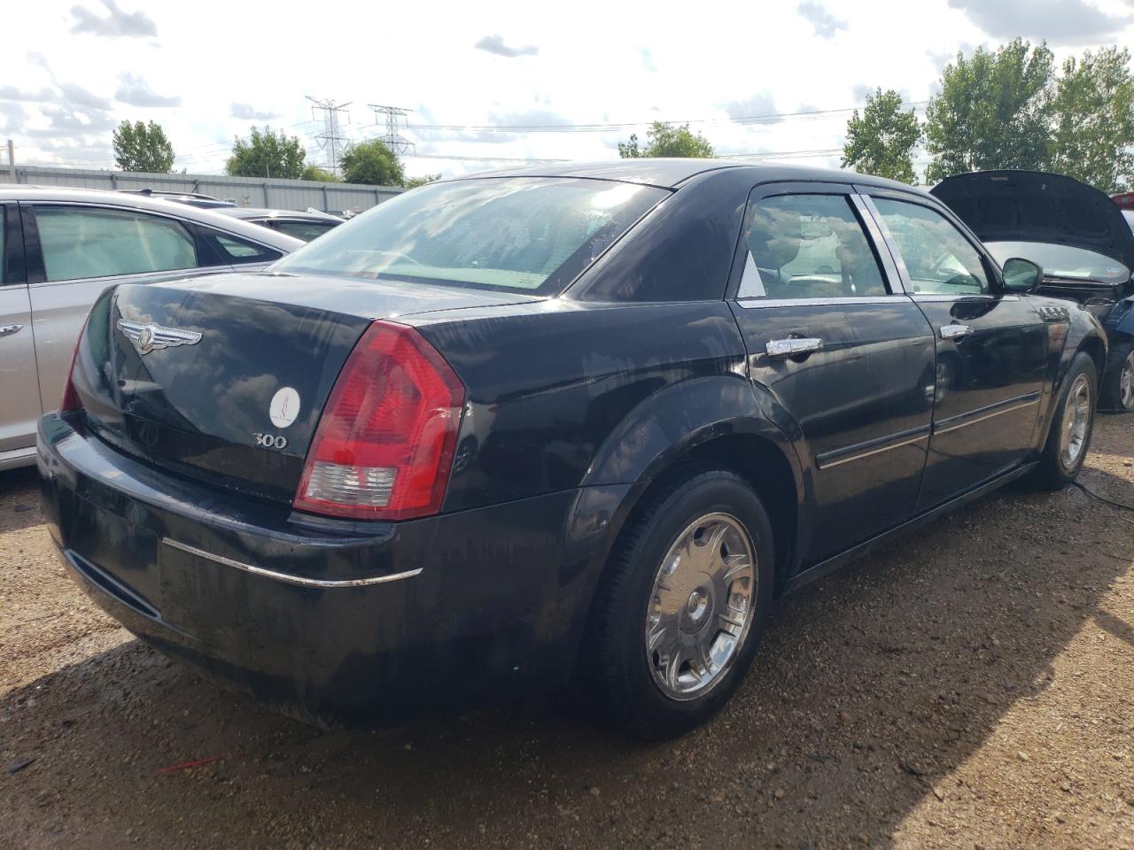 Photo 2 VIN: 2C3JA53G05H520827 - CHRYSLER 300 