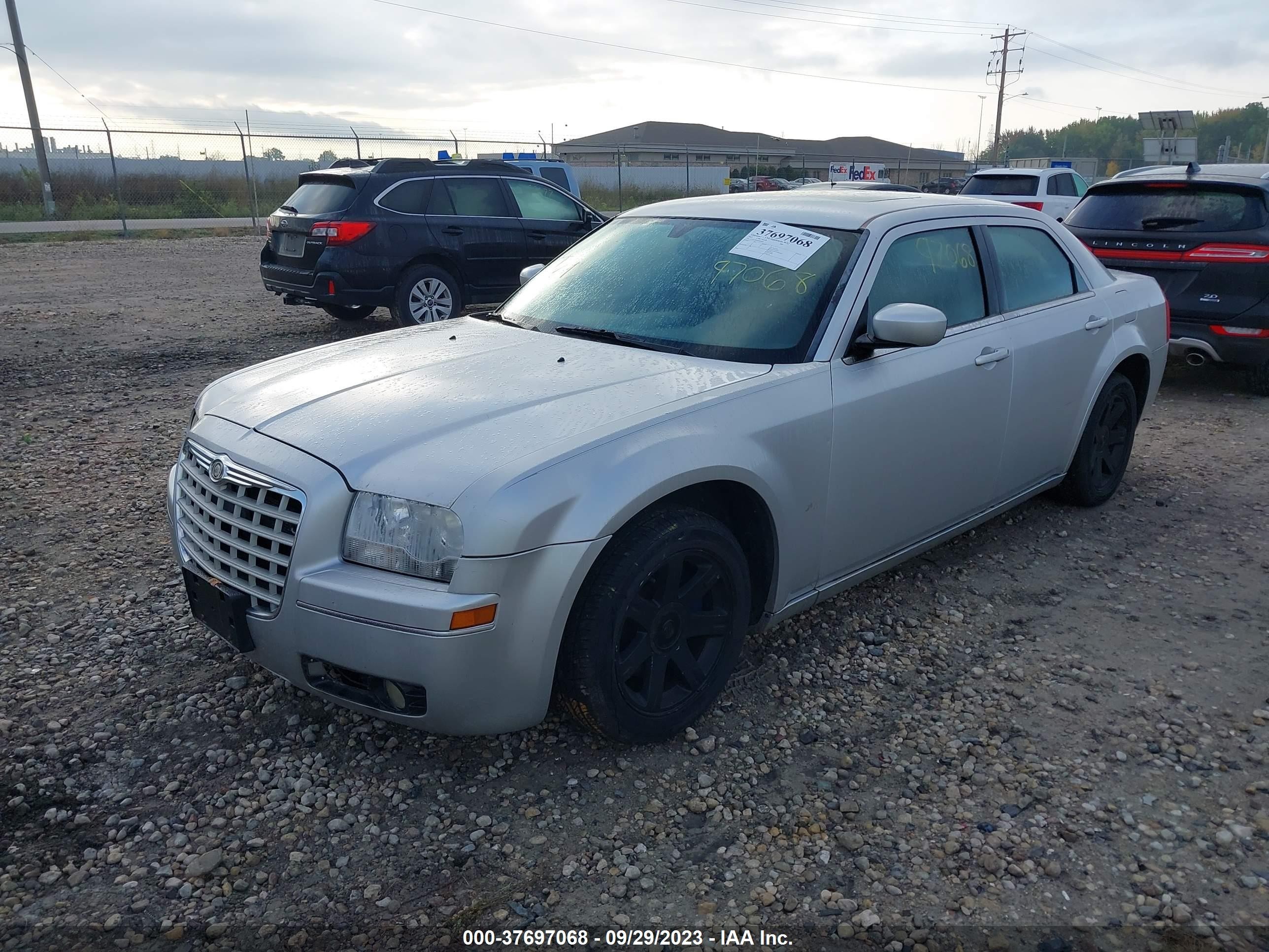 Photo 1 VIN: 2C3JA53G05H582020 - CHRYSLER 300 