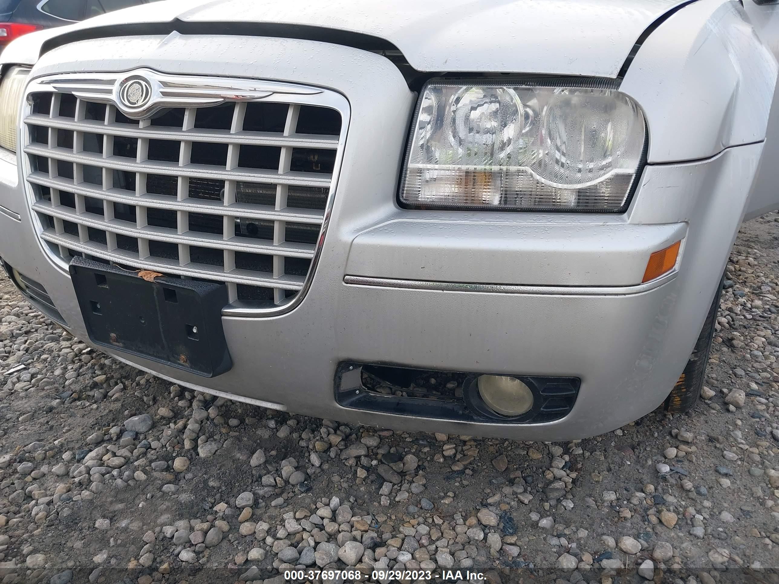 Photo 5 VIN: 2C3JA53G05H582020 - CHRYSLER 300 