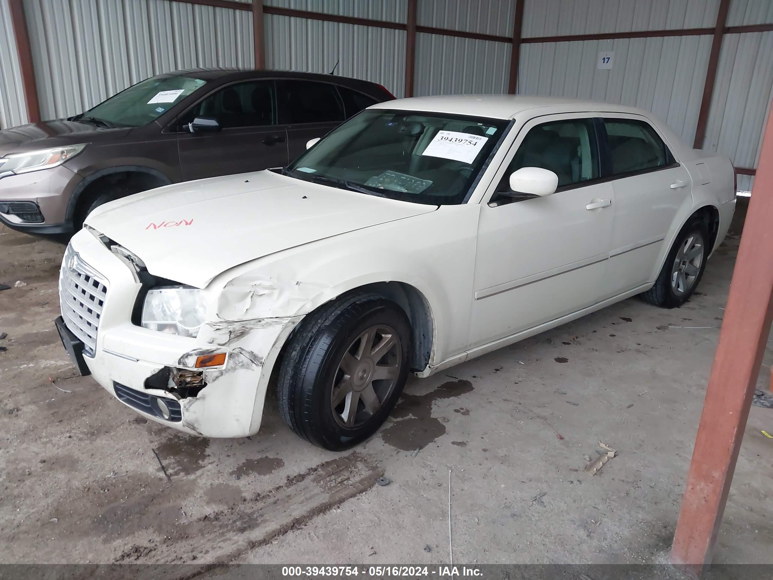 Photo 1 VIN: 2C3JA53G05H586553 - CHRYSLER 300 