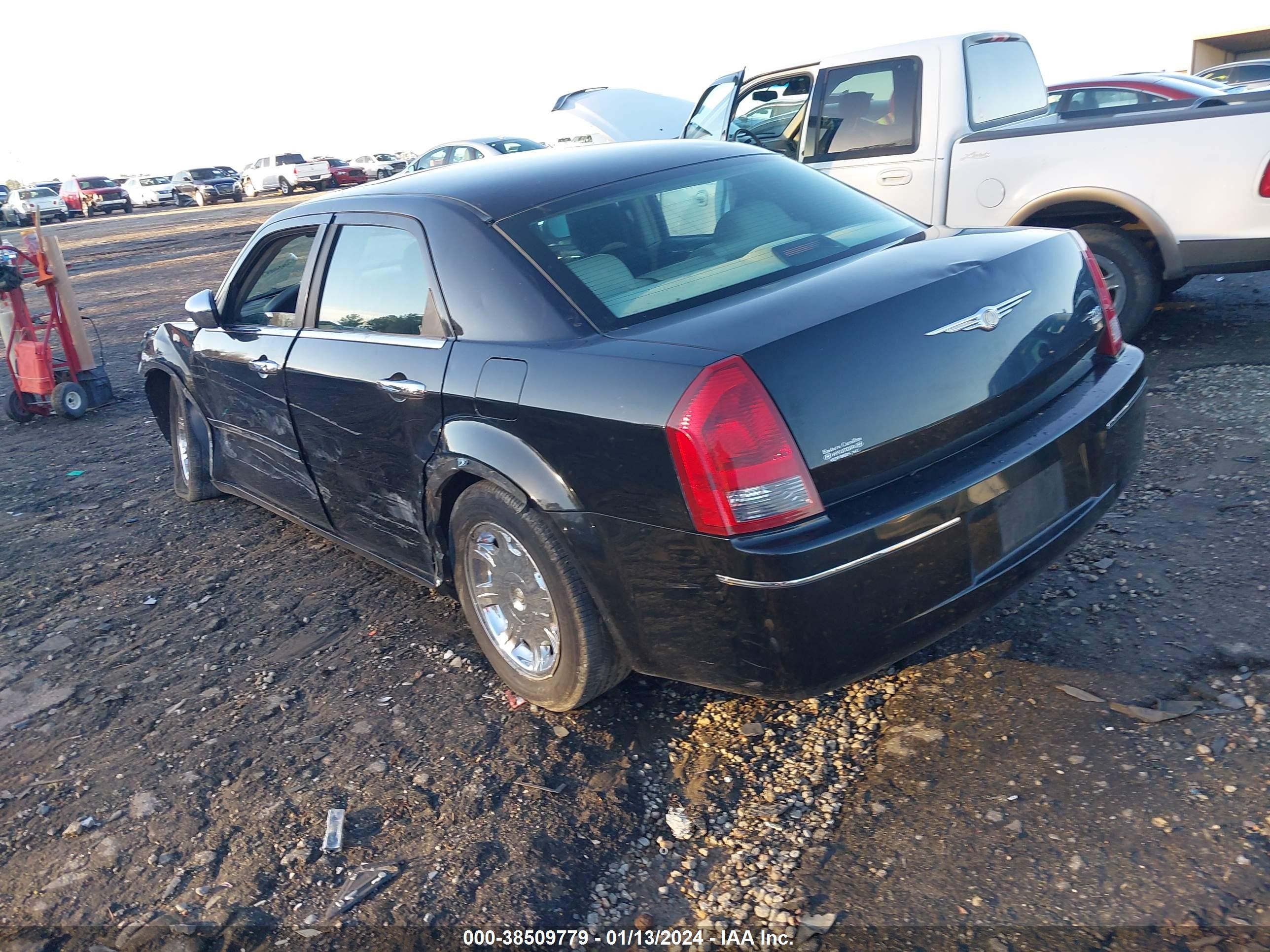 Photo 2 VIN: 2C3JA53G15H694146 - CHRYSLER 300 