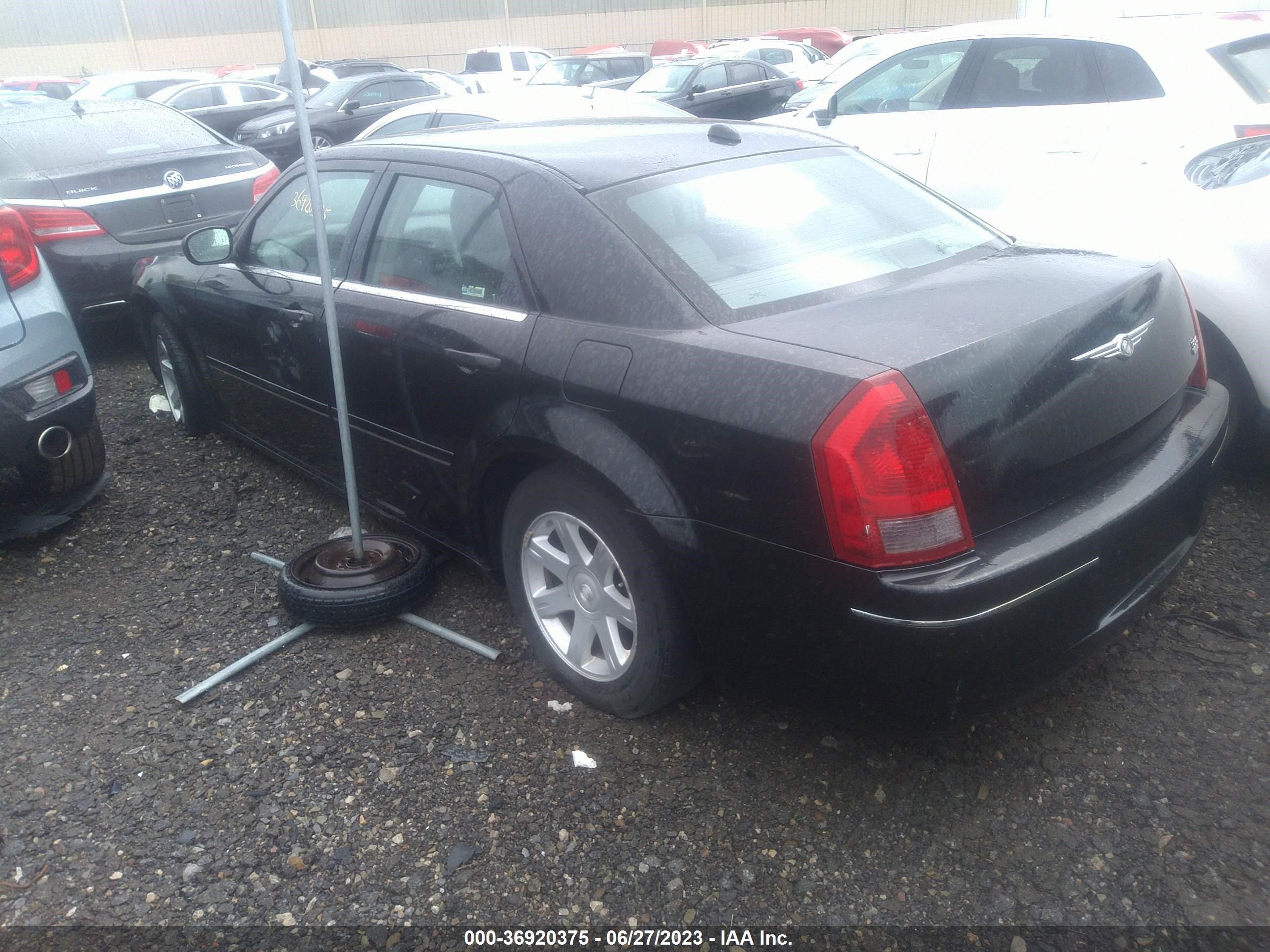 Photo 2 VIN: 2C3JA53G25H187031 - CHRYSLER 300 