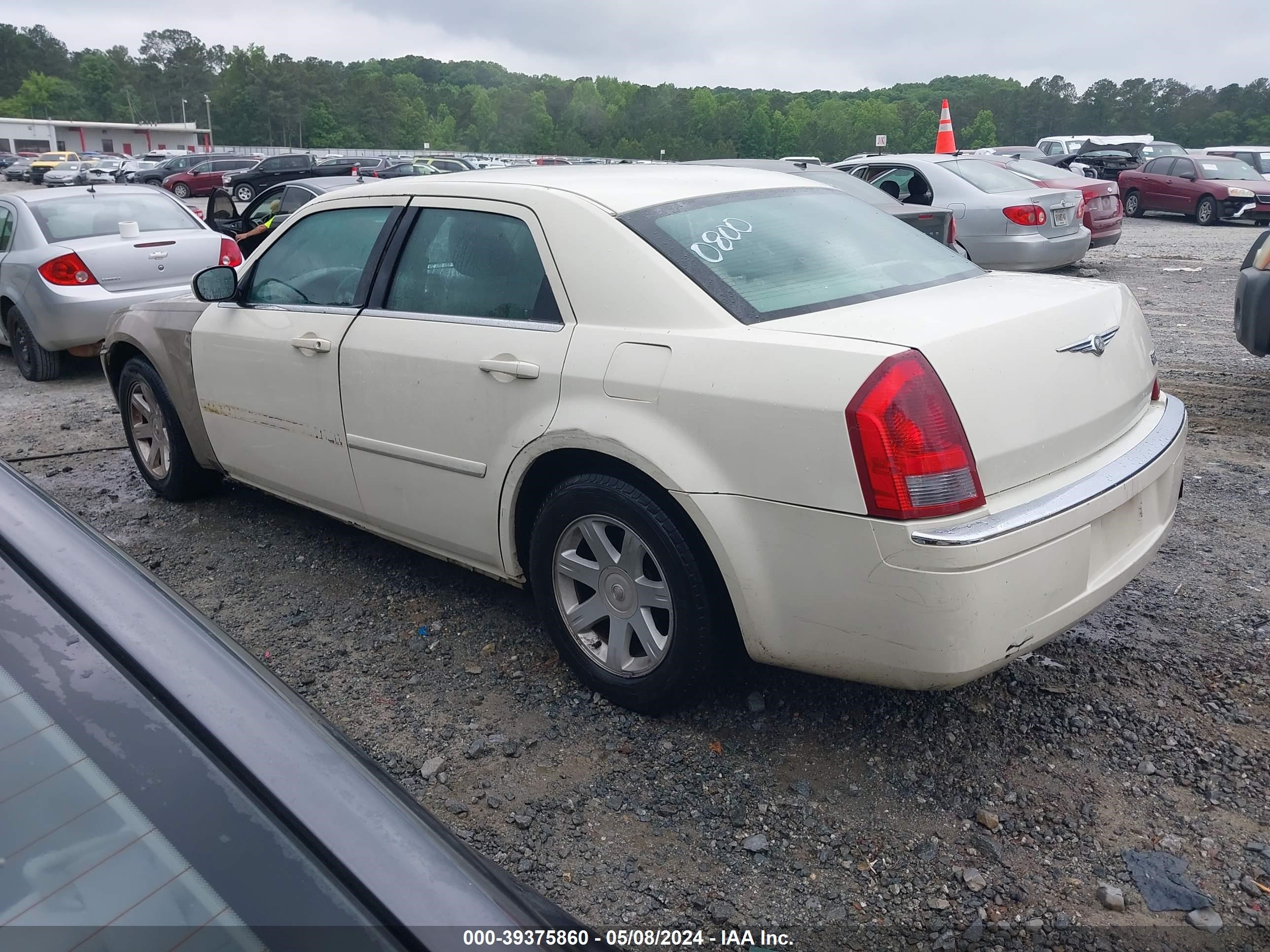 Photo 2 VIN: 2C3JA53G25H520800 - CHRYSLER 300 