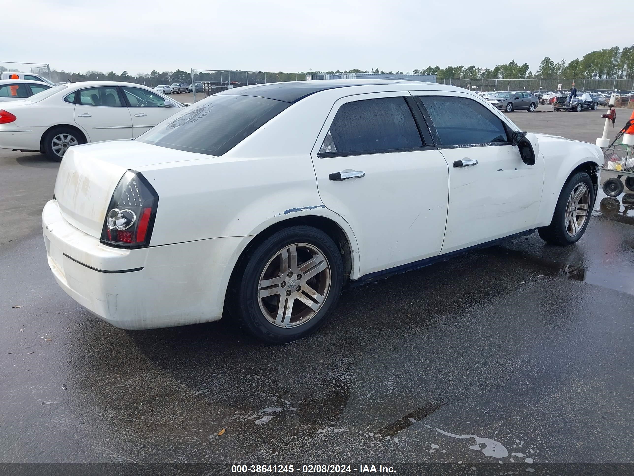 Photo 3 VIN: 2C3JA53G35H101922 - CHRYSLER 300 