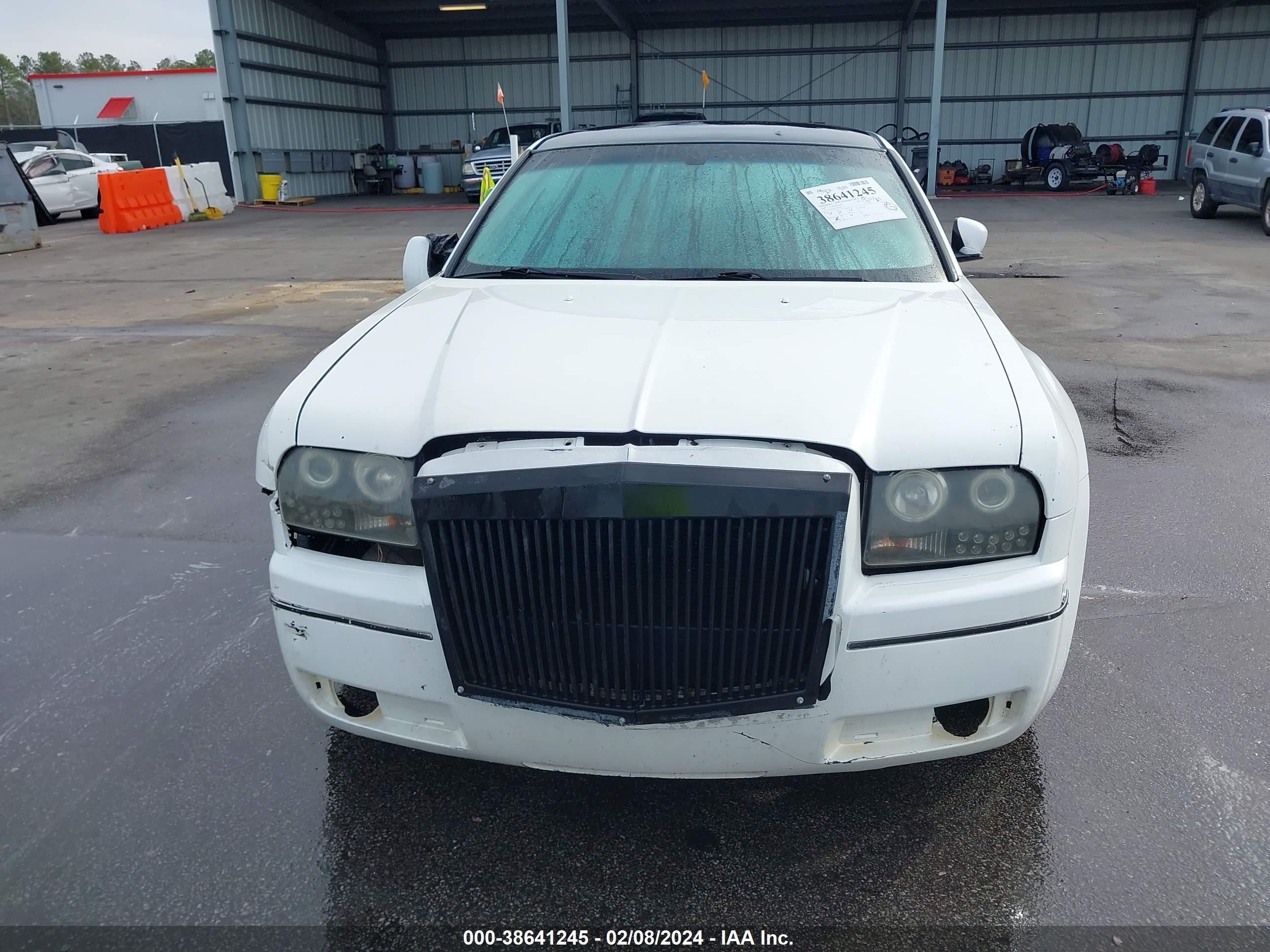 Photo 5 VIN: 2C3JA53G35H101922 - CHRYSLER 300 