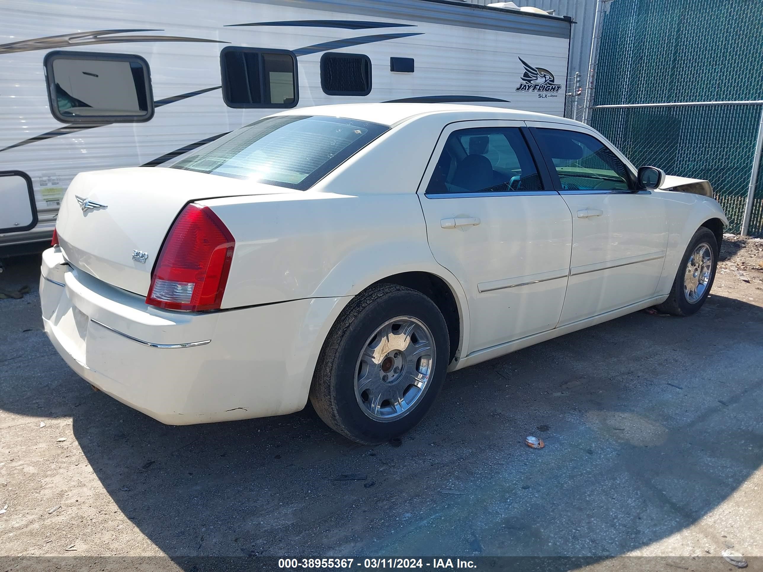 Photo 3 VIN: 2C3JA53G35H131163 - CHRYSLER 300 