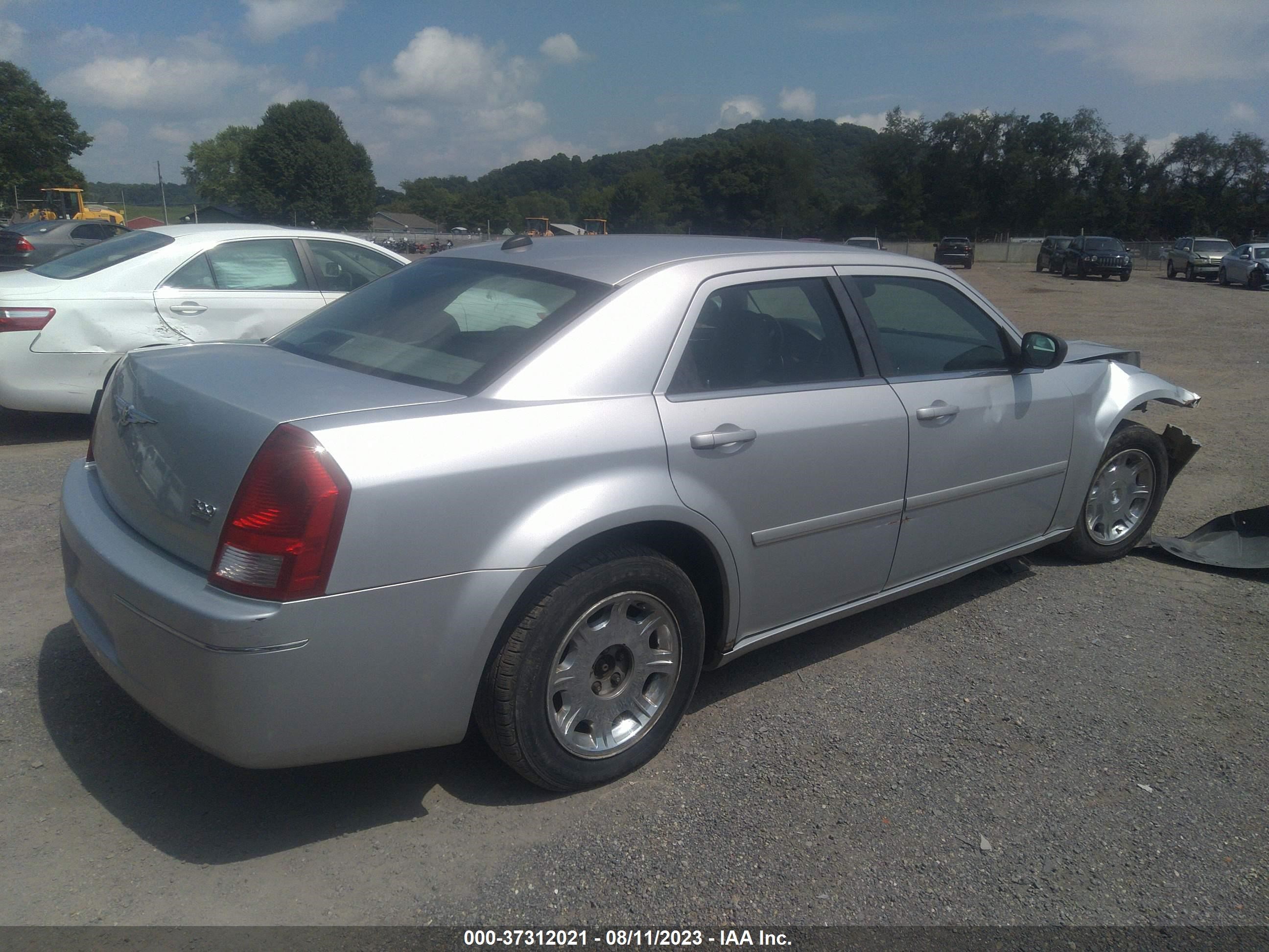 Photo 3 VIN: 2C3JA53G35H174515 - CHRYSLER 300 