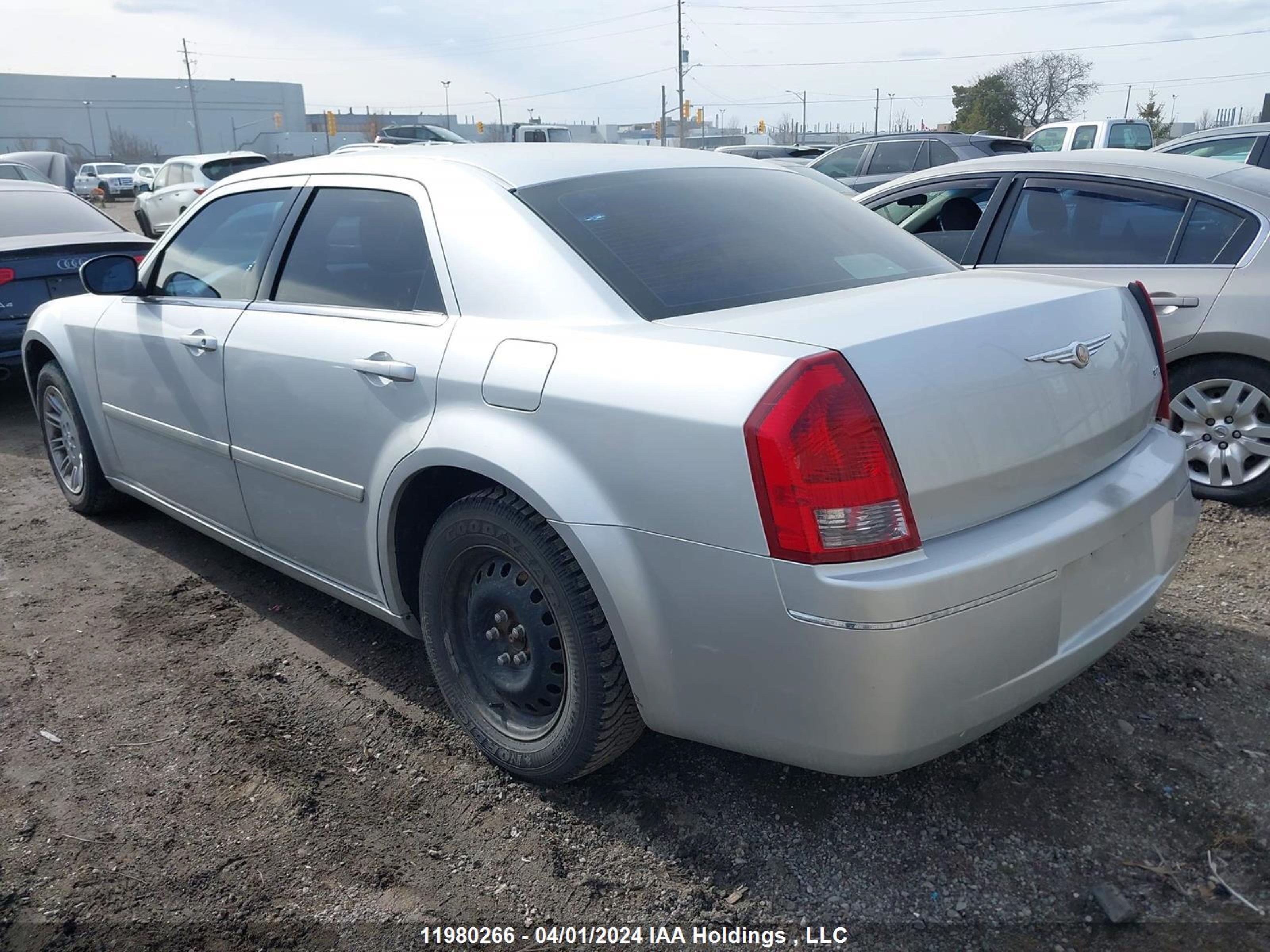 Photo 2 VIN: 2C3JA53G35H678613 - CHRYSLER 300 