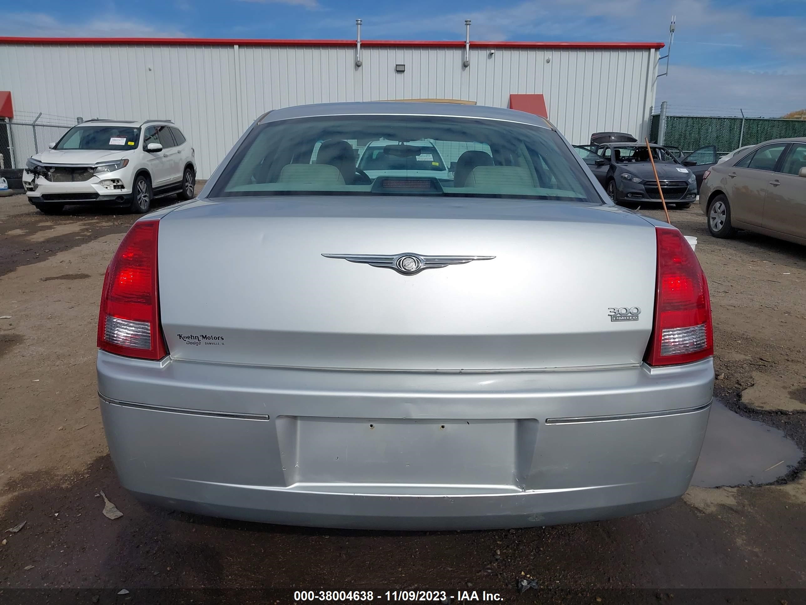 Photo 15 VIN: 2C3JA53G45H131950 - CHRYSLER 300 