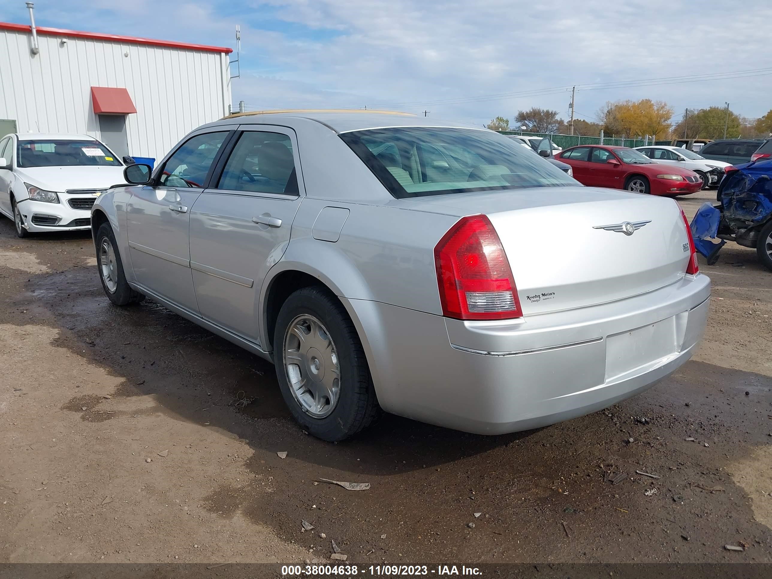 Photo 2 VIN: 2C3JA53G45H131950 - CHRYSLER 300 