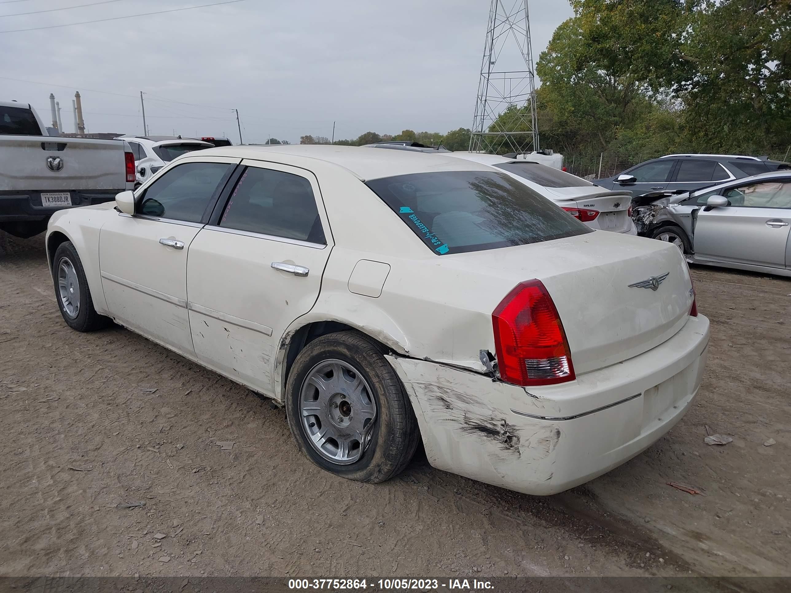 Photo 2 VIN: 2C3JA53G45H551403 - CHRYSLER 300 