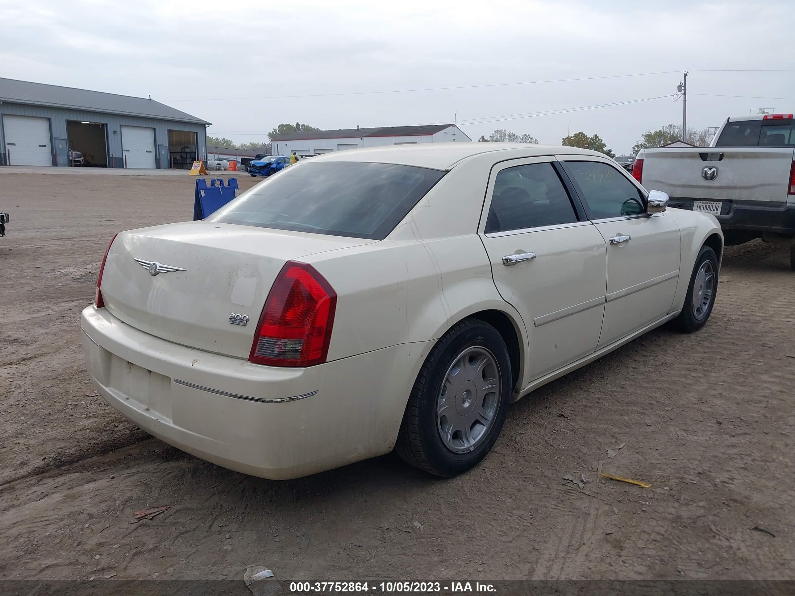 Photo 3 VIN: 2C3JA53G45H551403 - CHRYSLER 300 