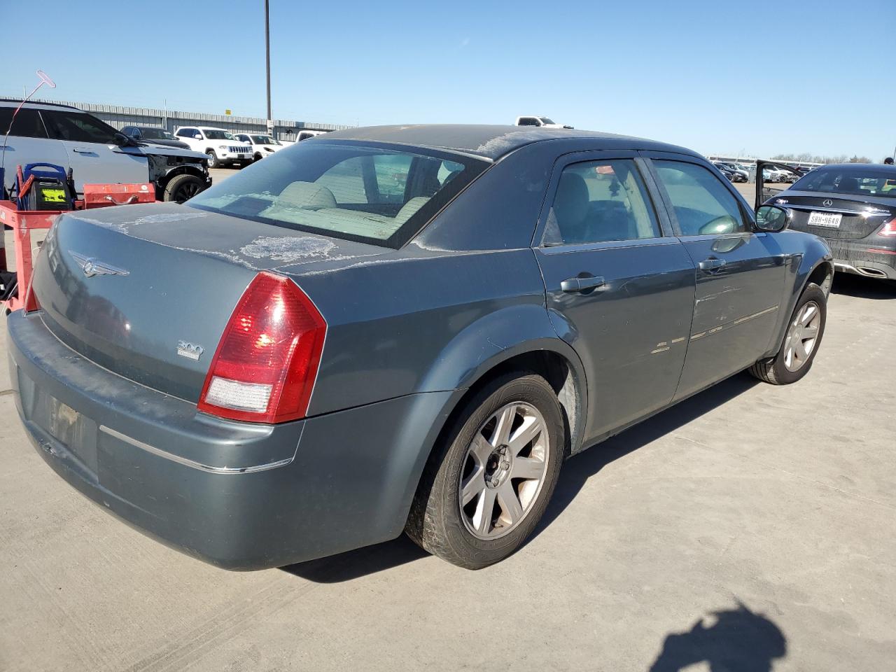 Photo 2 VIN: 2C3JA53G65H139595 - CHRYSLER 300 