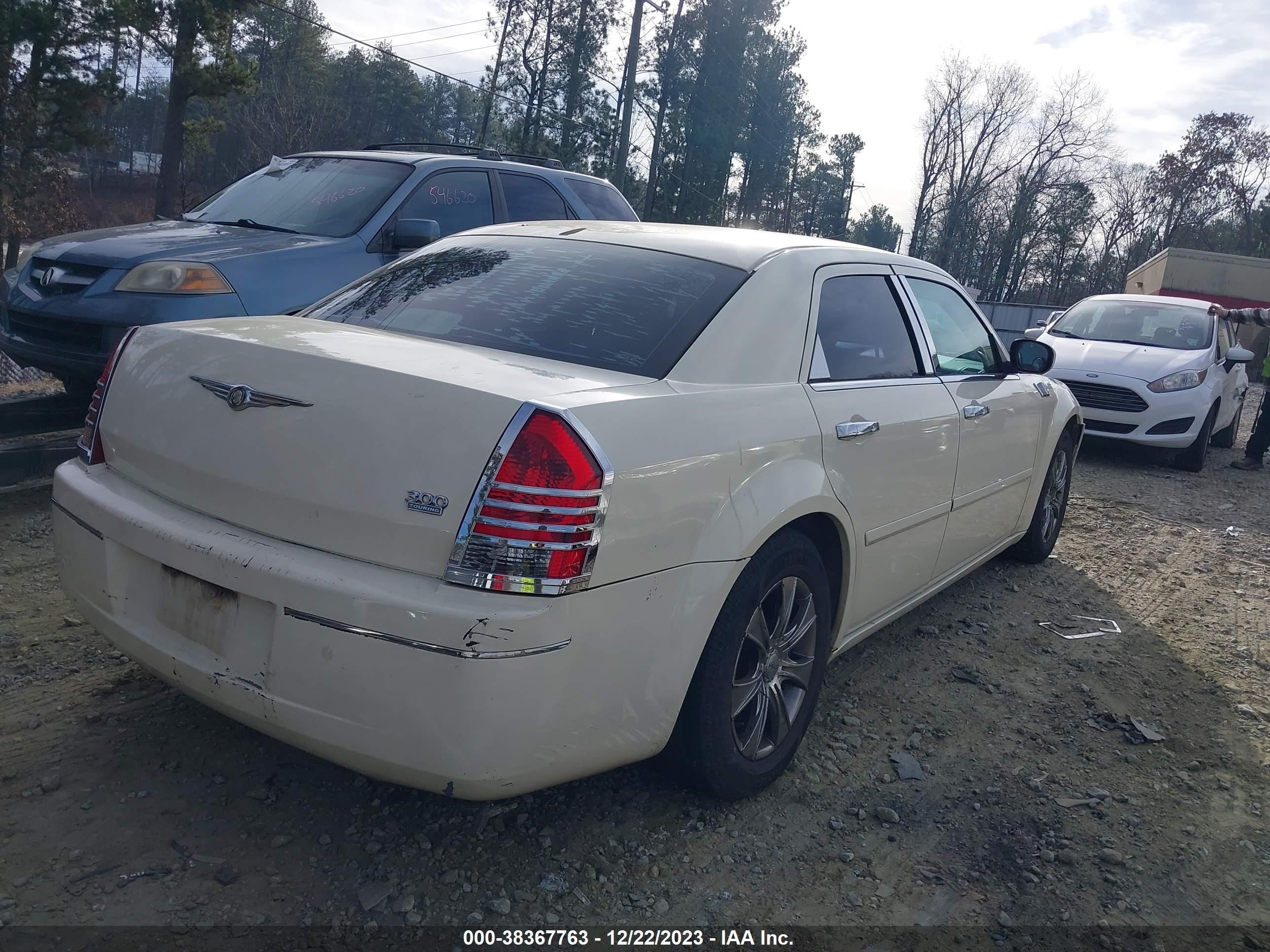 Photo 3 VIN: 2C3JA53G65H582877 - CHRYSLER 300 