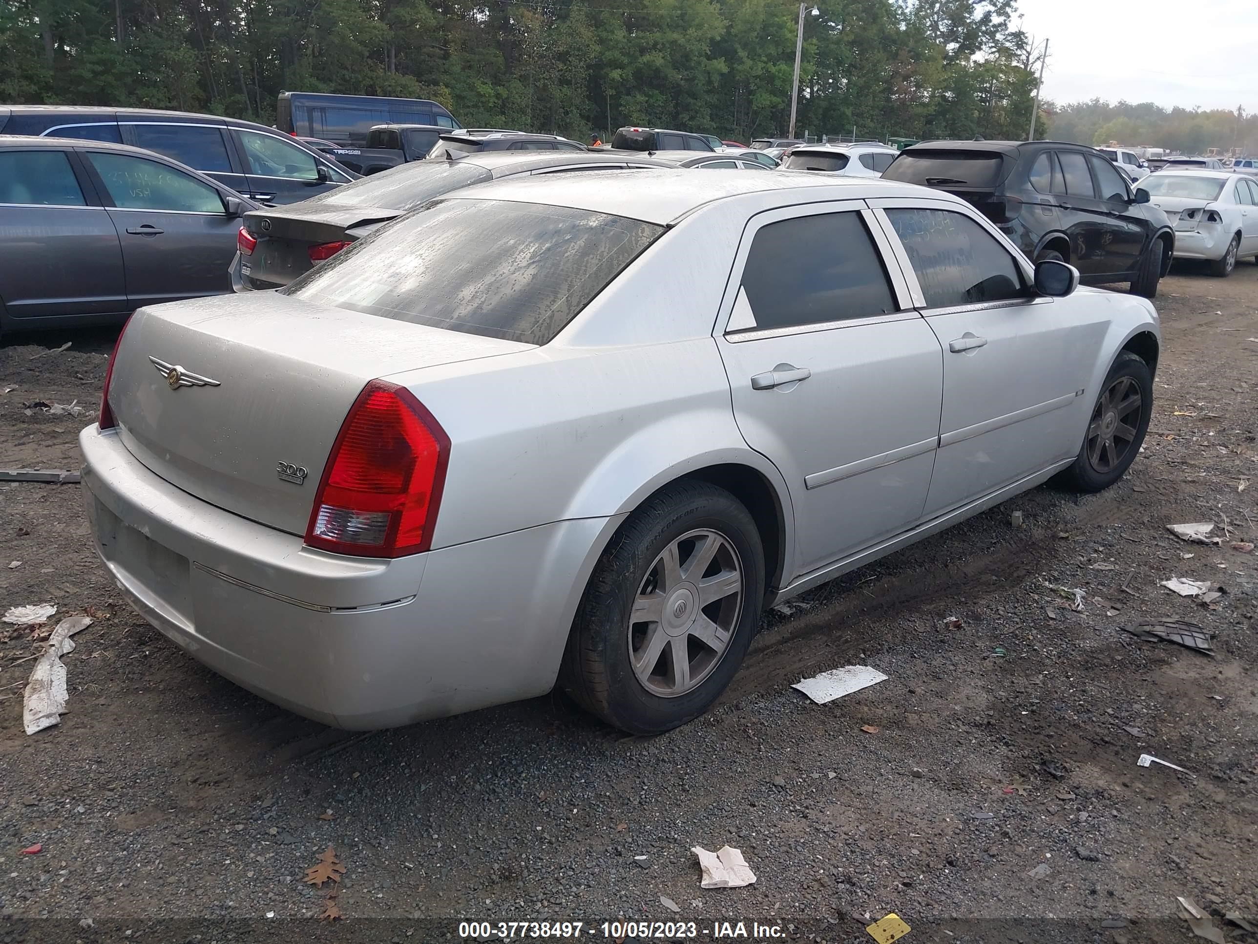 Photo 3 VIN: 2C3JA53G65H621368 - CHRYSLER 300 