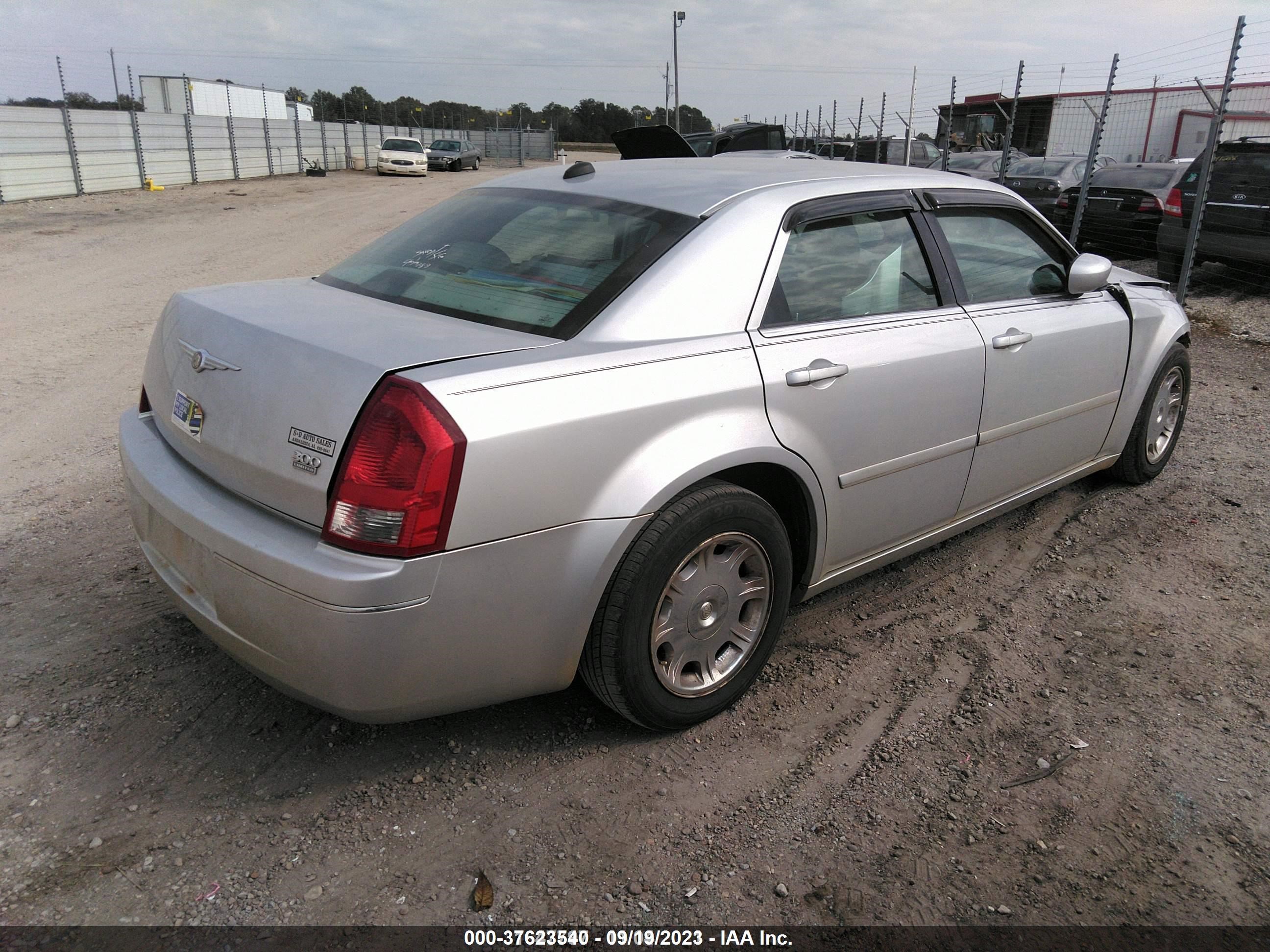 Photo 3 VIN: 2C3JA53G65H644438 - CHRYSLER 300 