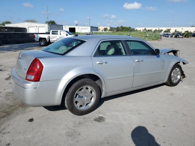 Photo 2 VIN: 2C3JA53G75H633433 - CHRYSLER 300 