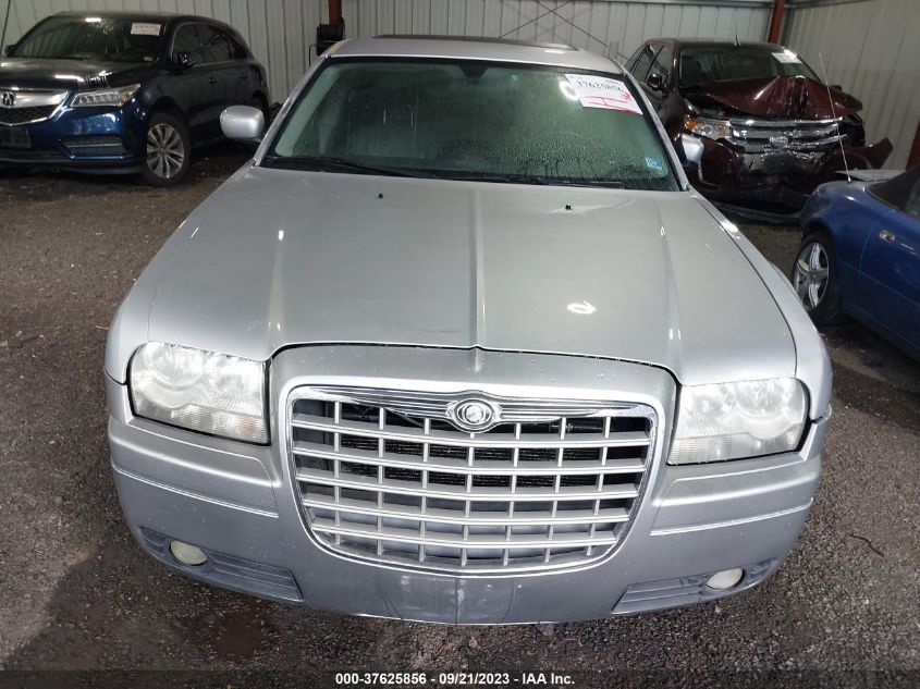 Photo 11 VIN: 2C3JA53G85H131613 - CHRYSLER 300 