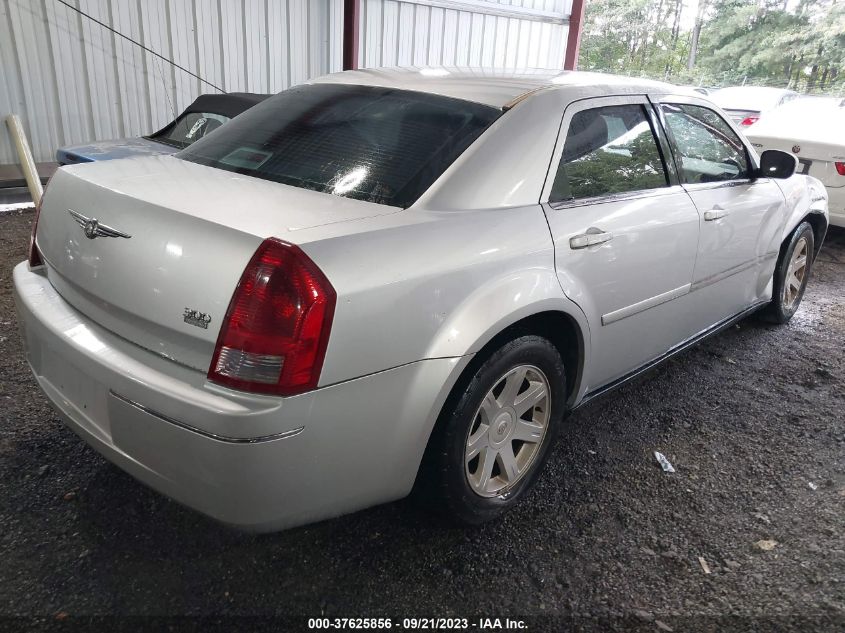 Photo 3 VIN: 2C3JA53G85H131613 - CHRYSLER 300 