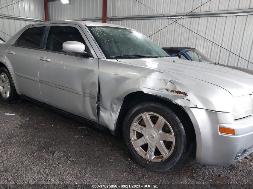 Photo 5 VIN: 2C3JA53G85H131613 - CHRYSLER 300 