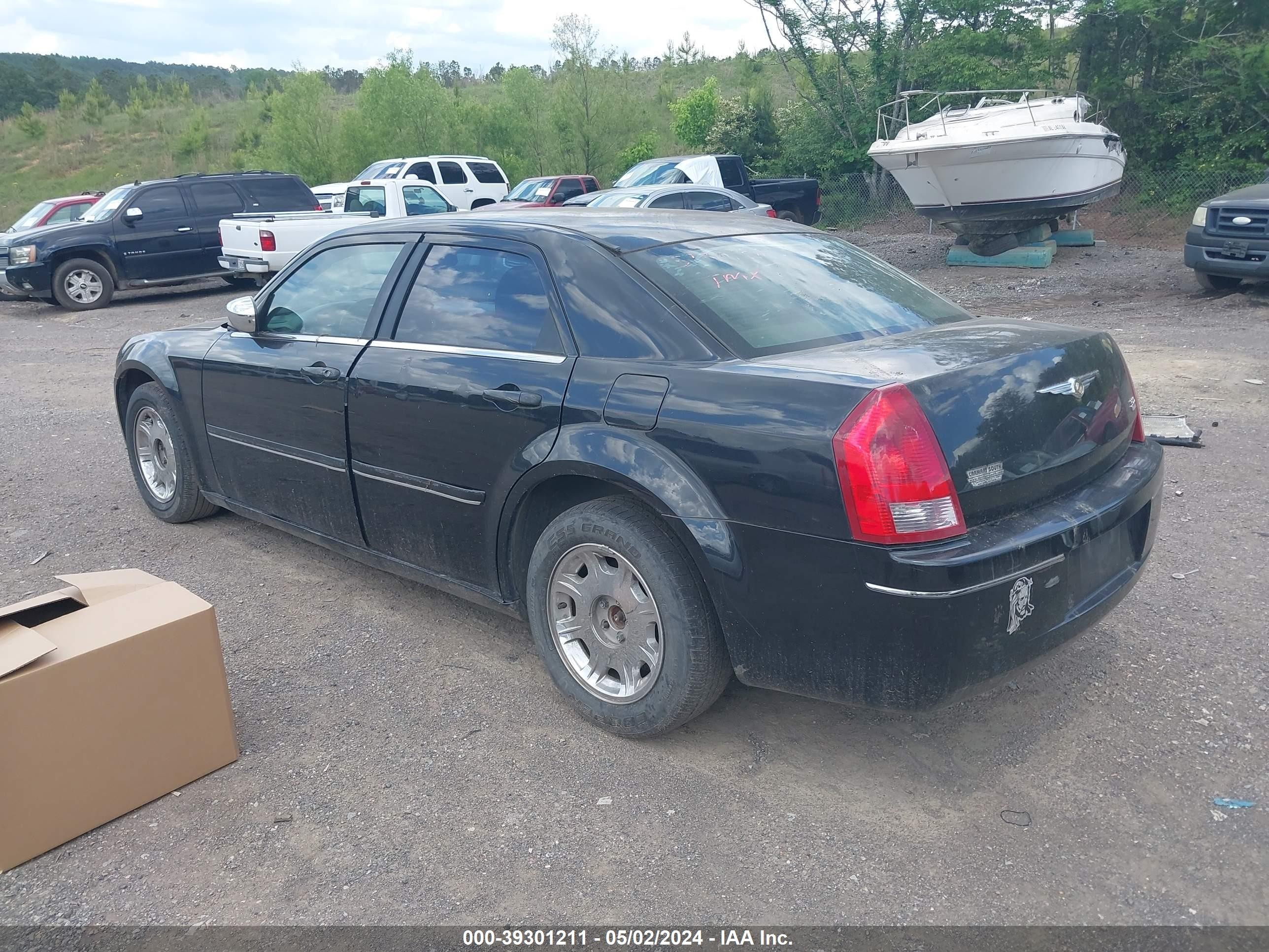 Photo 2 VIN: 2C3JA53G85H693897 - CHRYSLER 300 