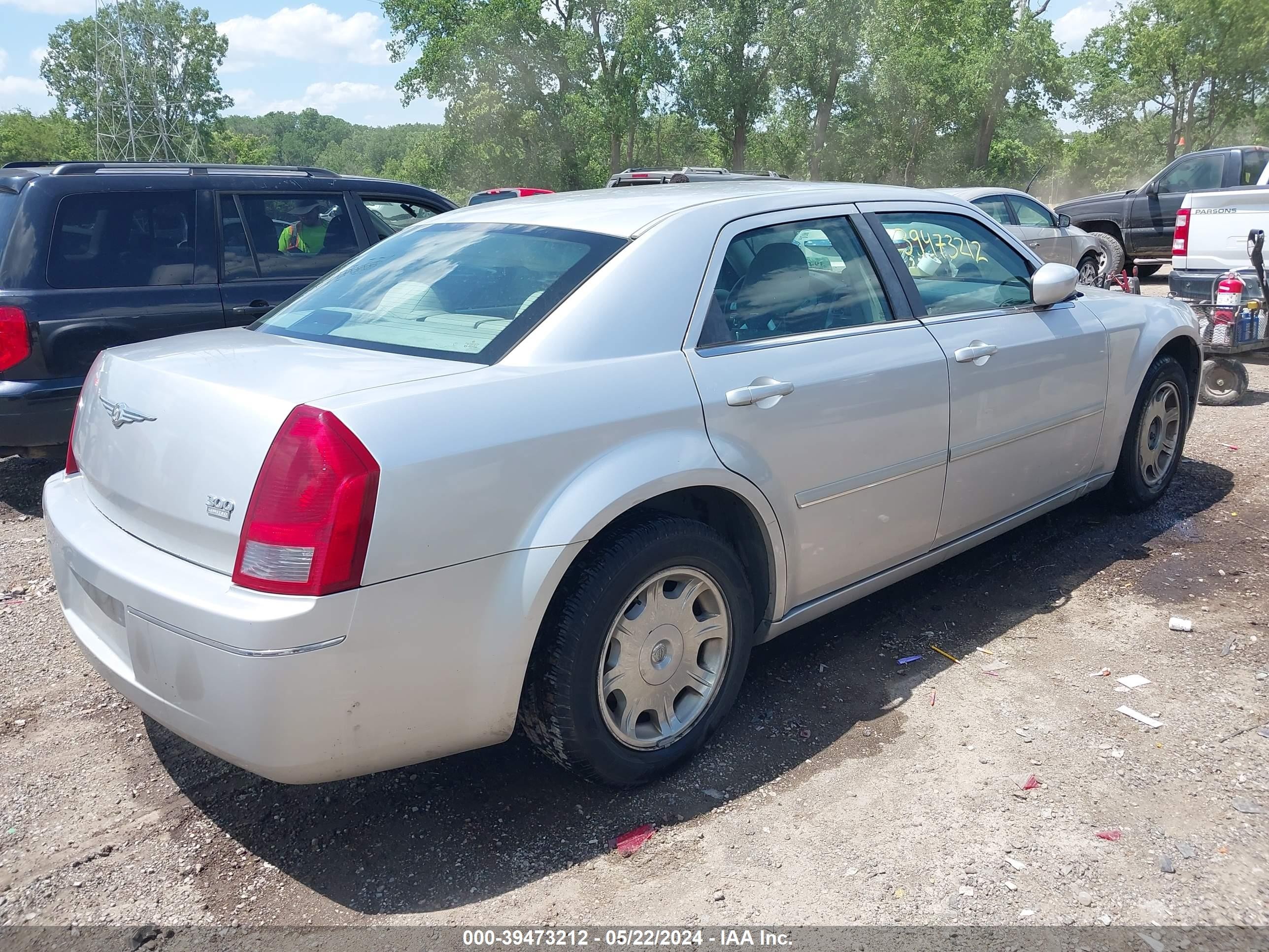 Photo 3 VIN: 2C3JA53G95H157508 - CHRYSLER 300 