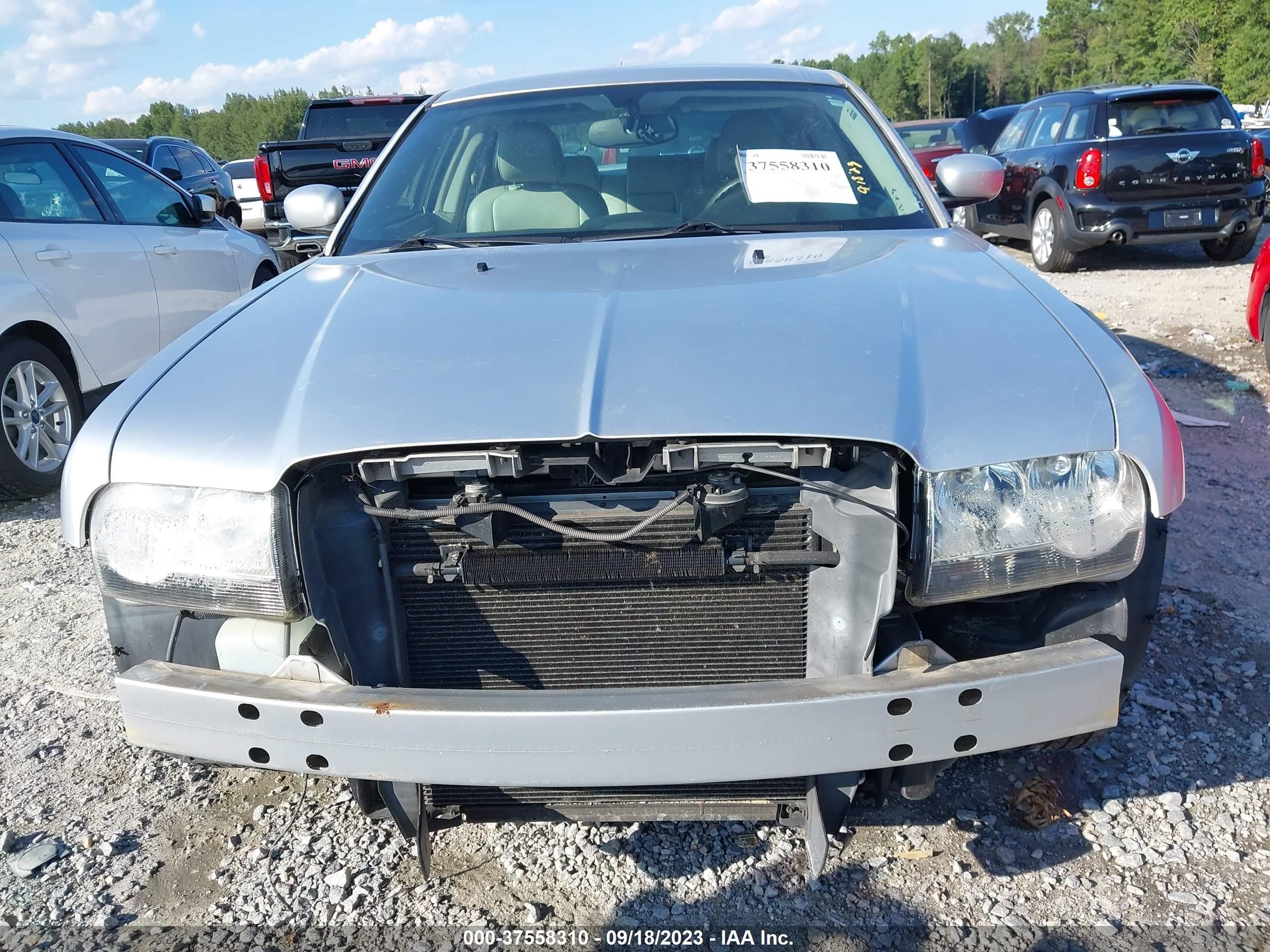 Photo 12 VIN: 2C3JA53G95H186605 - CHRYSLER 300 