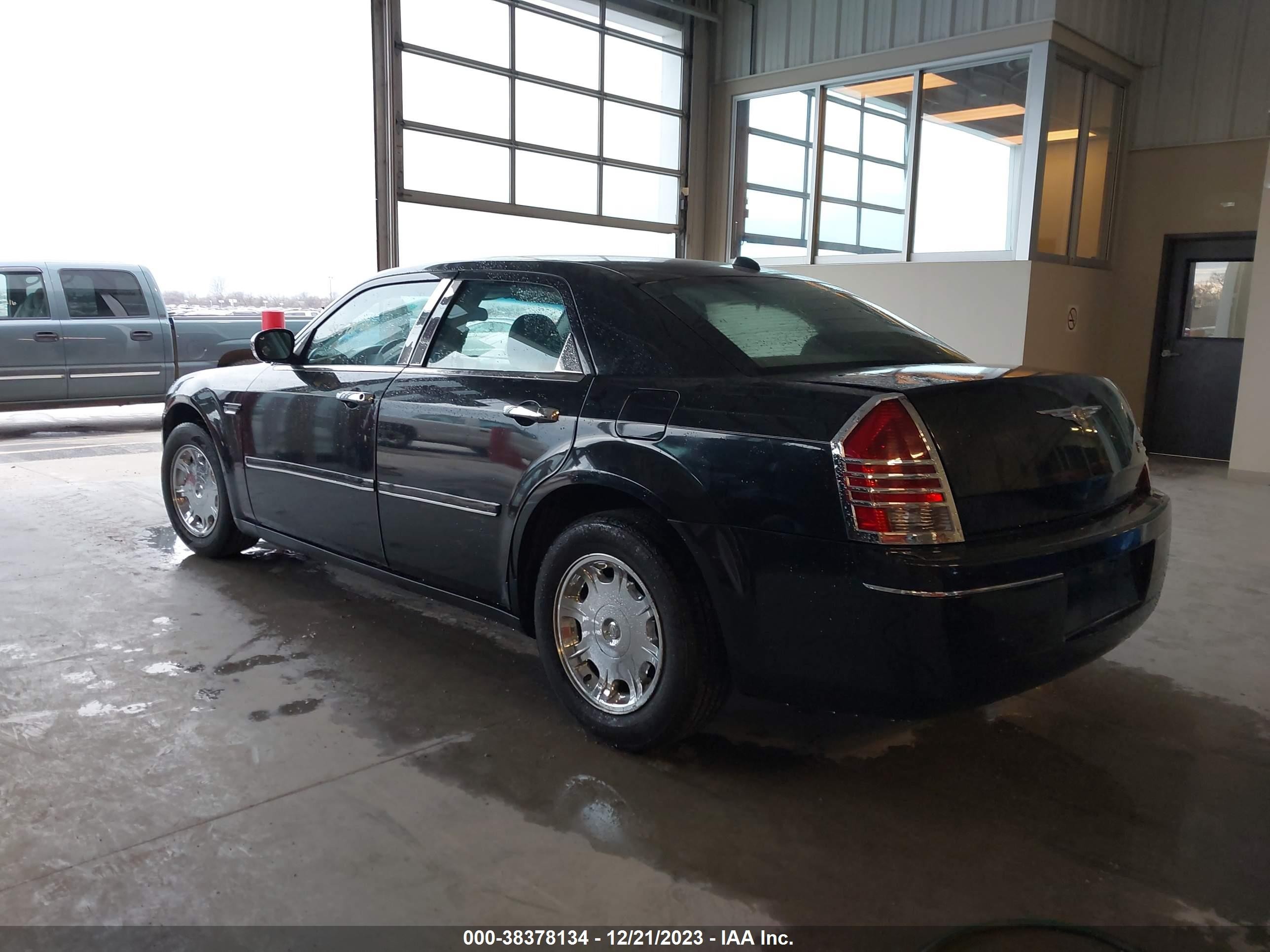 Photo 2 VIN: 2C3JA53G95H507963 - CHRYSLER 300 