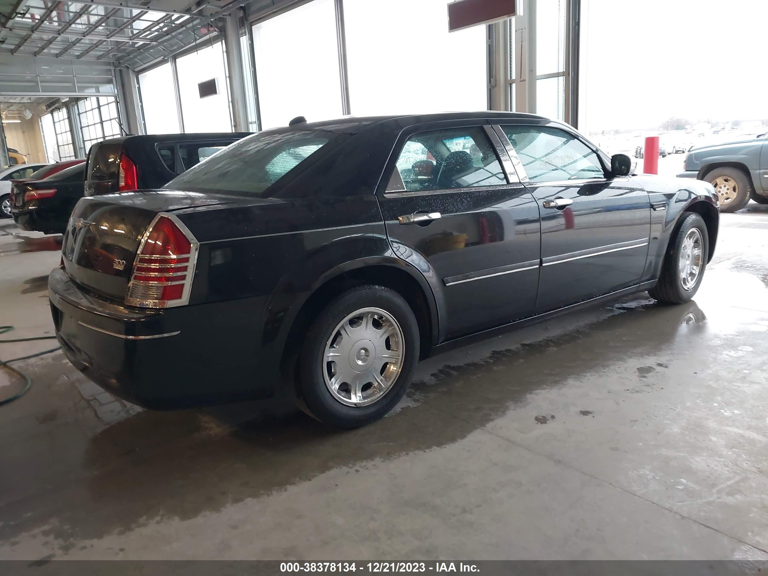 Photo 3 VIN: 2C3JA53G95H507963 - CHRYSLER 300 