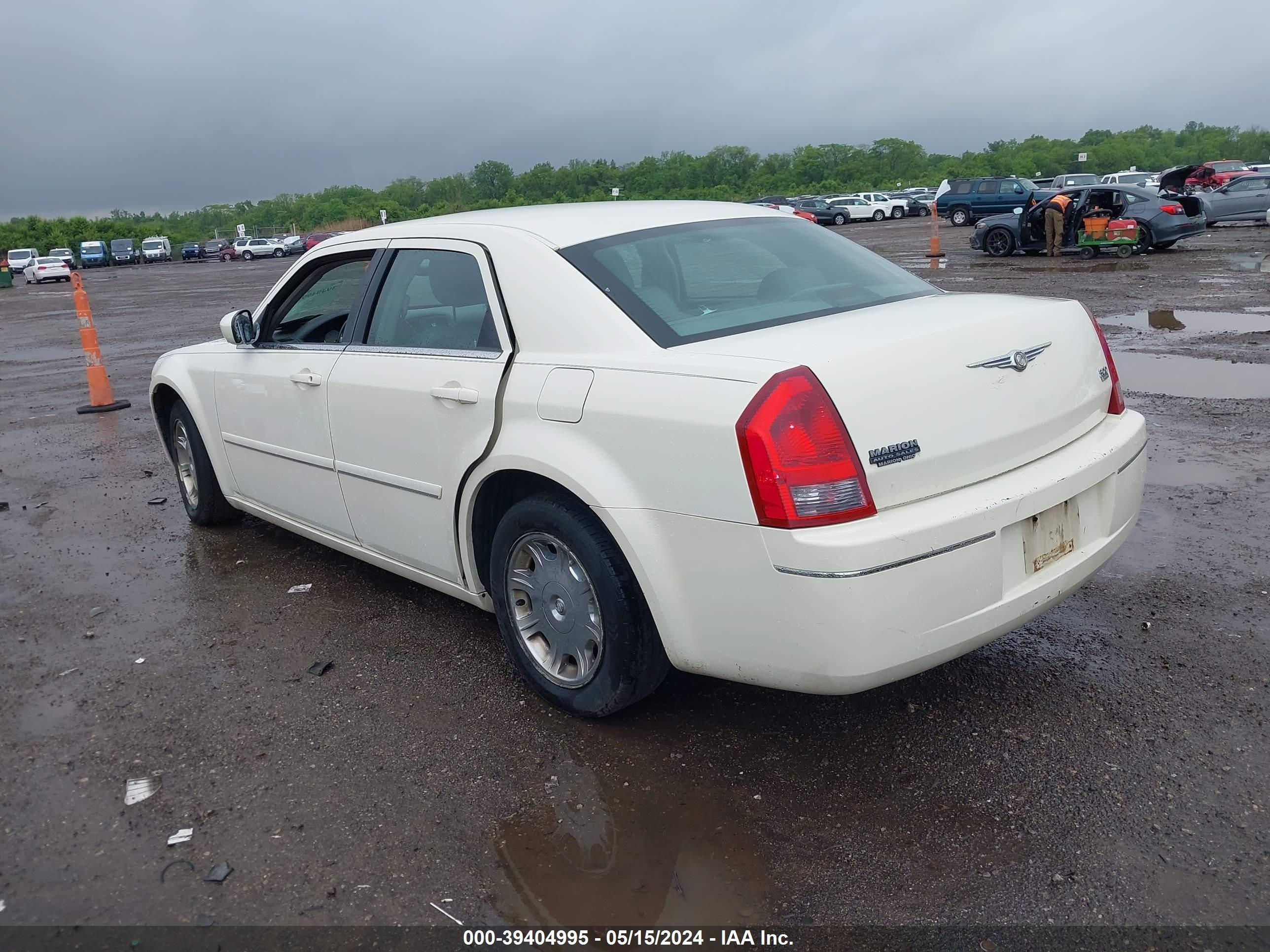 Photo 2 VIN: 2C3JA53GX5H187097 - CHRYSLER 300 