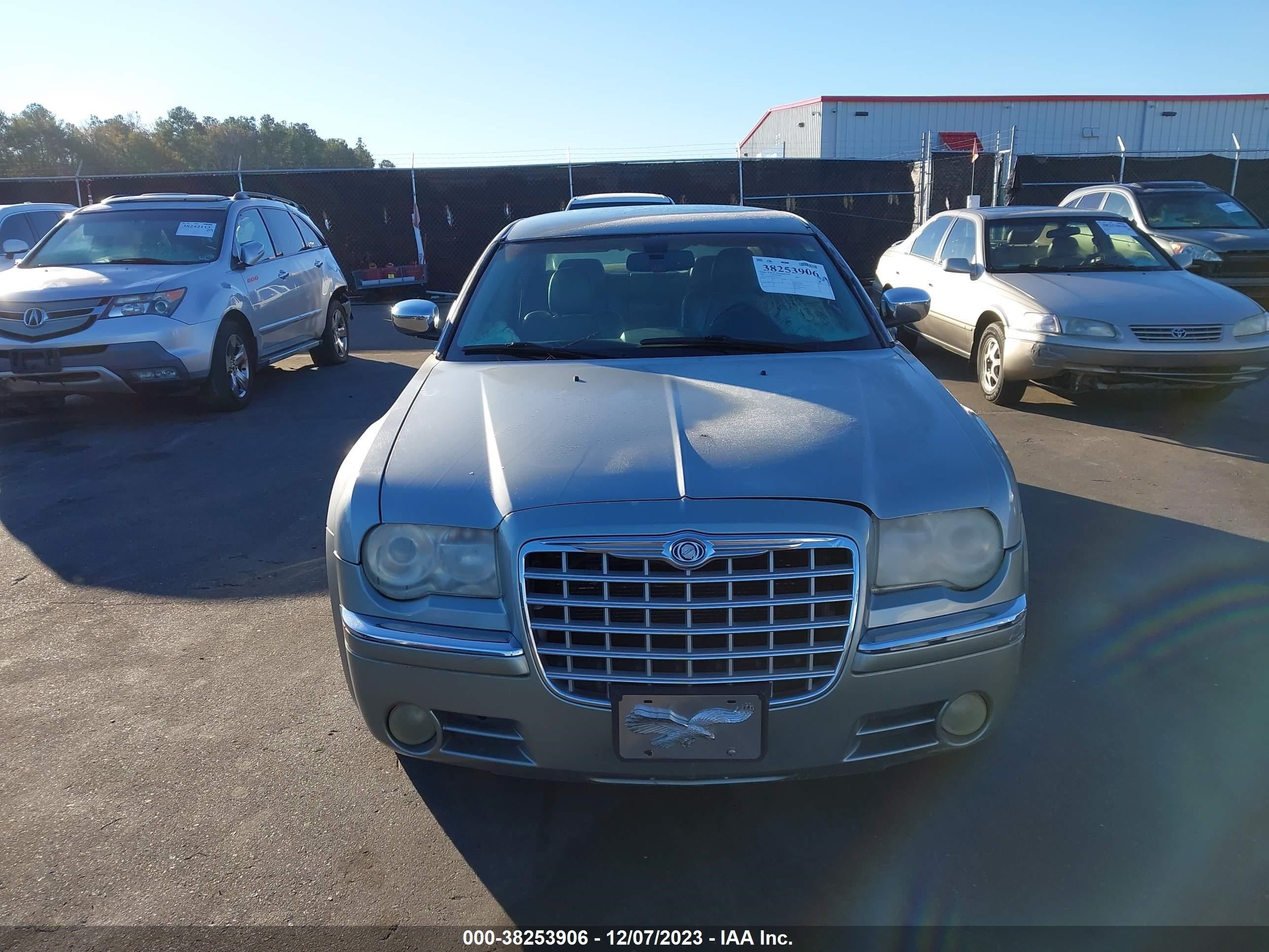 Photo 11 VIN: 2C3JA63H15H121553 - CHRYSLER 300C 