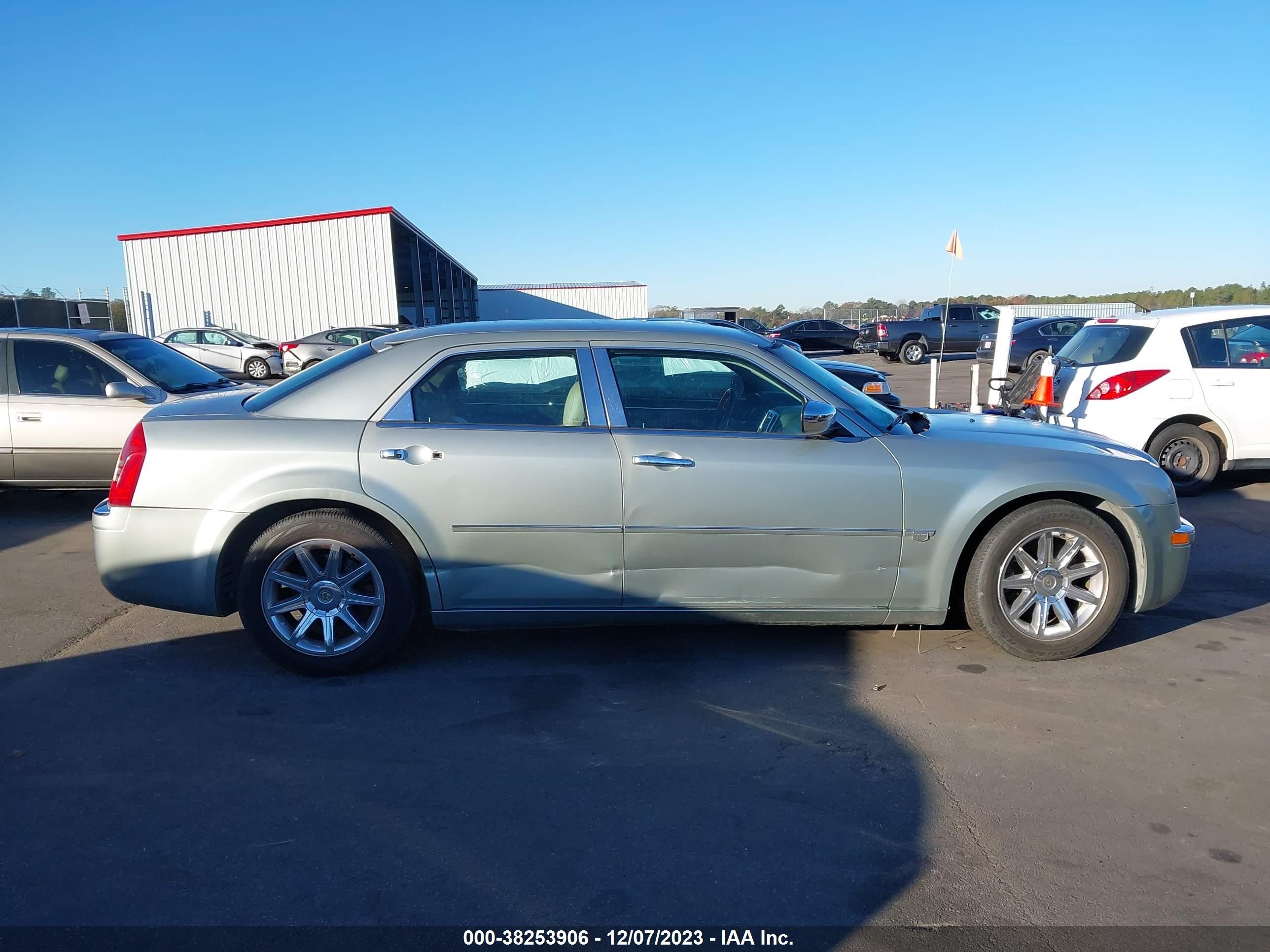 Photo 12 VIN: 2C3JA63H15H121553 - CHRYSLER 300C 