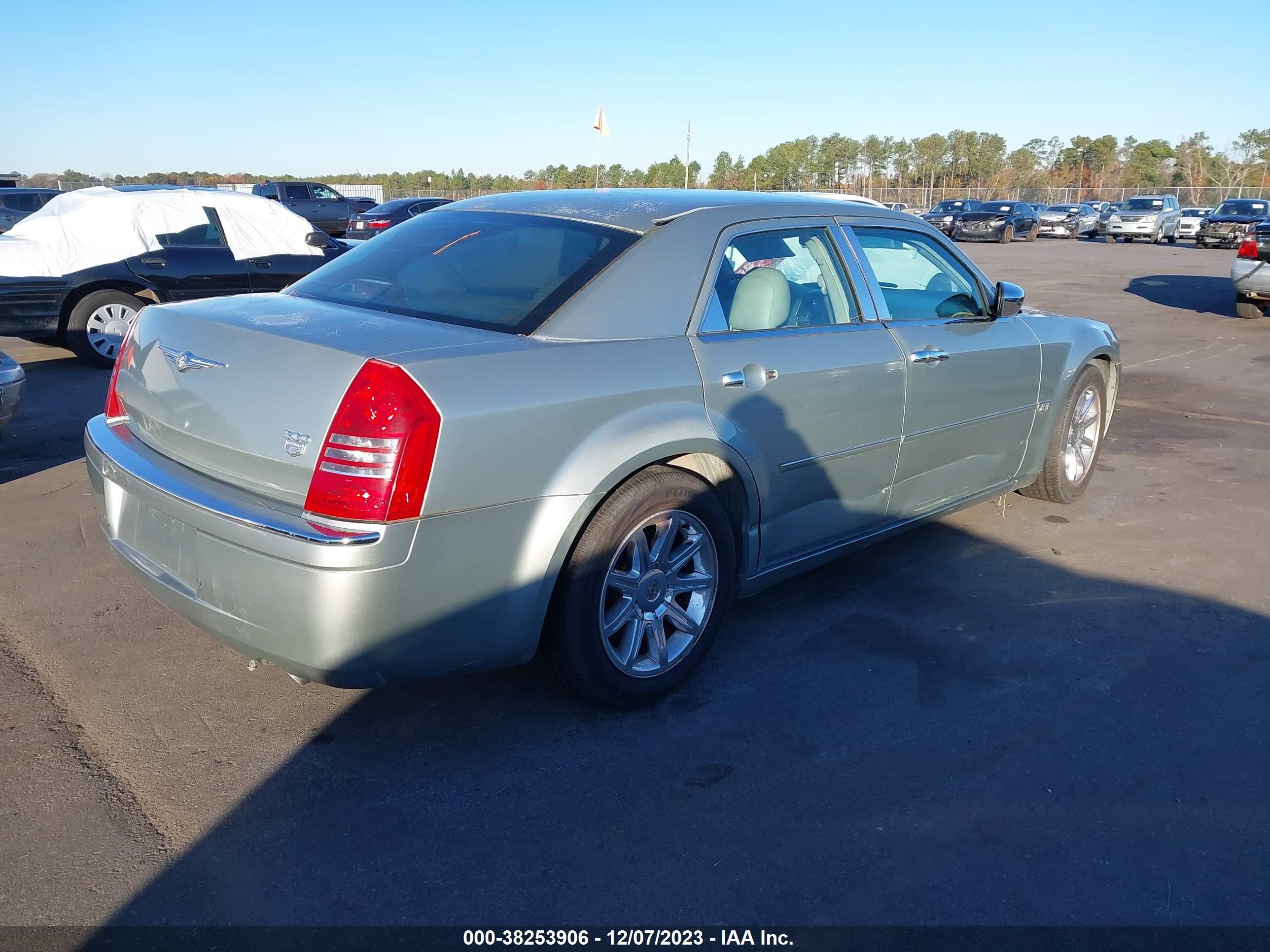 Photo 3 VIN: 2C3JA63H15H121553 - CHRYSLER 300C 