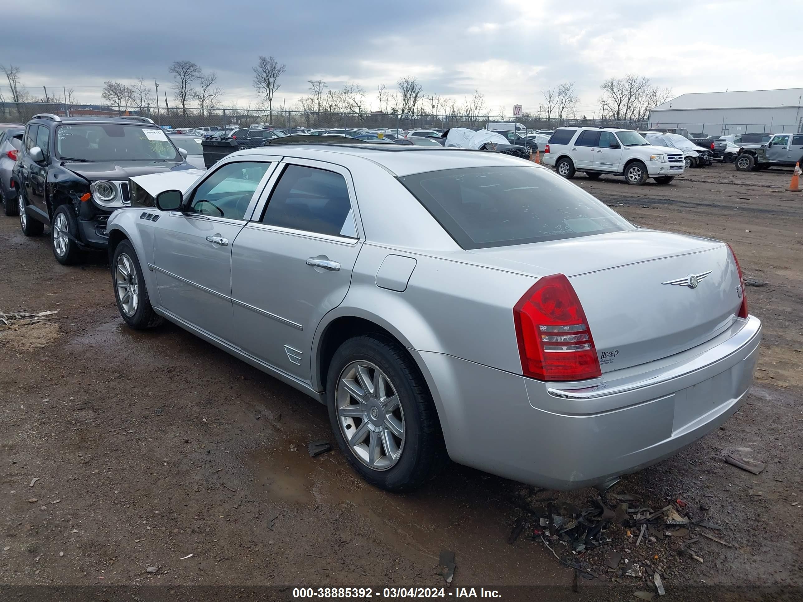 Photo 2 VIN: 2C3JA63H35H528256 - CHRYSLER 300C 