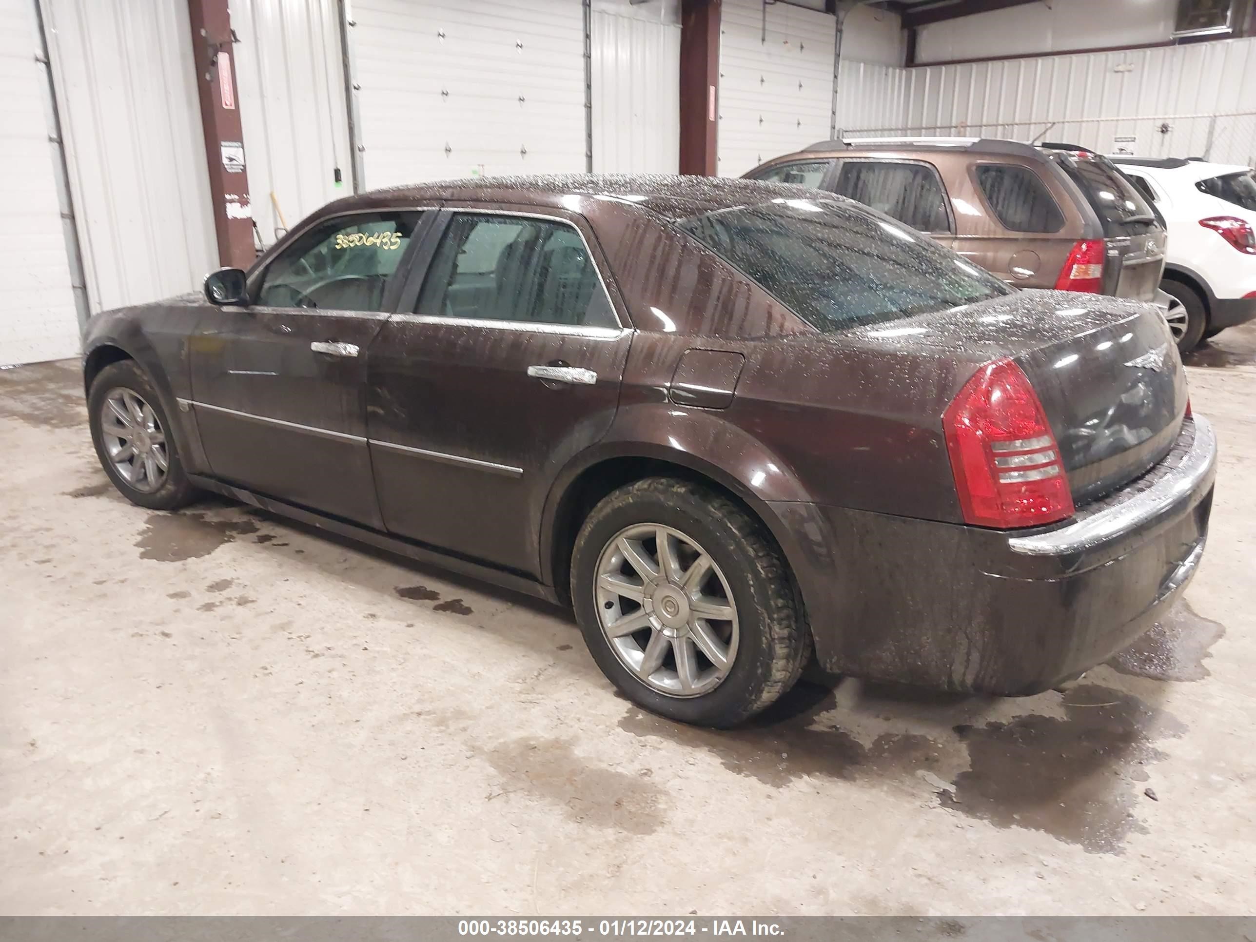 Photo 2 VIN: 2C3JA63HX5H558550 - CHRYSLER 300C 