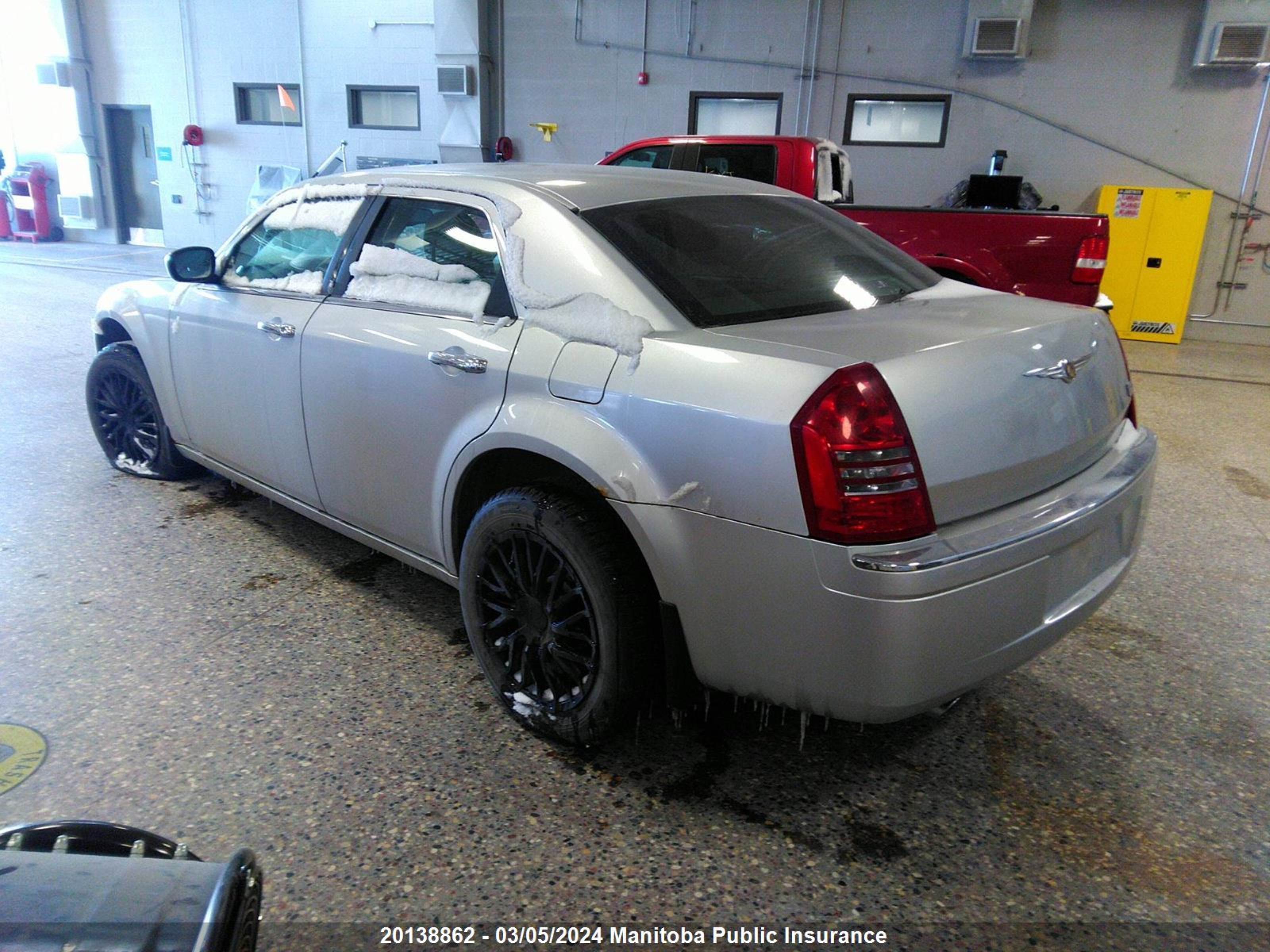 Photo 2 VIN: 2C3JK63H45H696288 - CHRYSLER 300C 