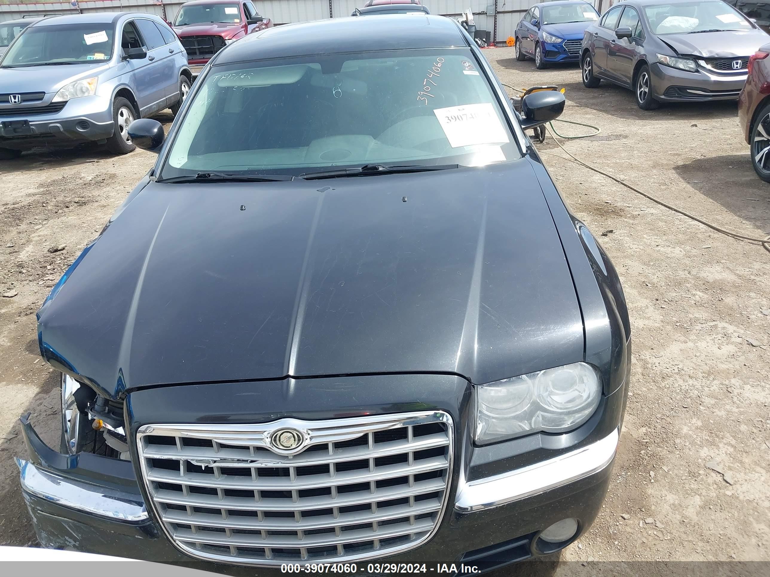 Photo 11 VIN: 2C3KA33G08H236112 - CHRYSLER 300 