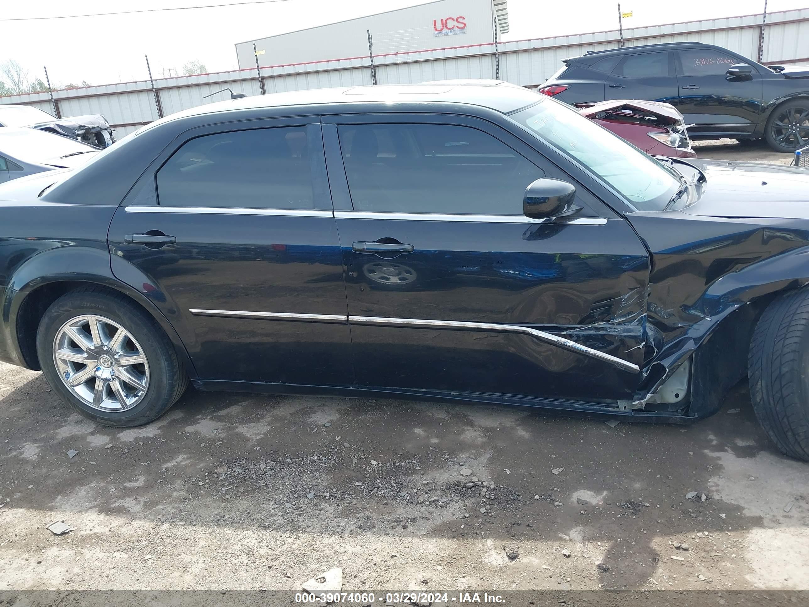 Photo 12 VIN: 2C3KA33G08H236112 - CHRYSLER 300 