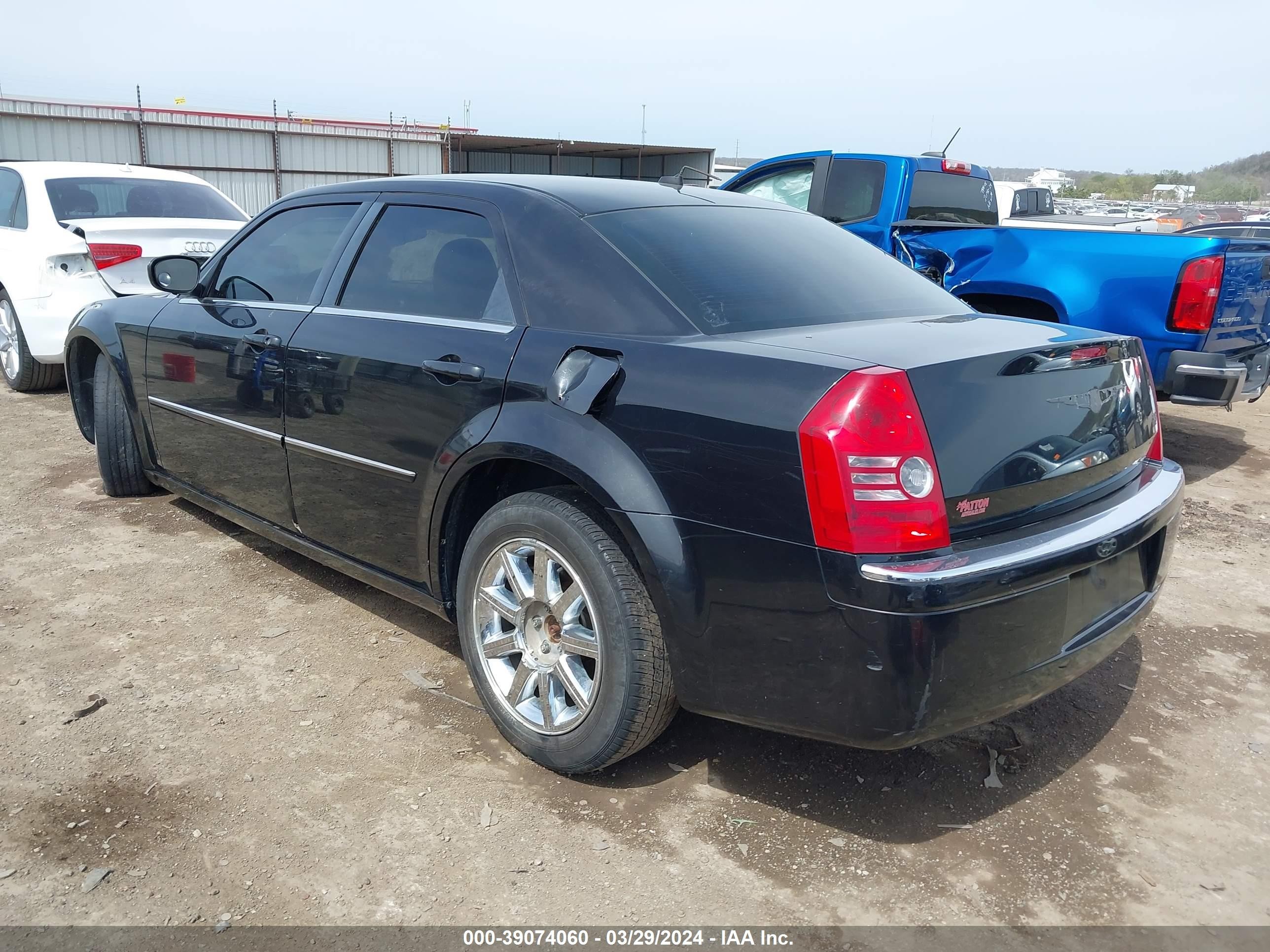 Photo 2 VIN: 2C3KA33G08H236112 - CHRYSLER 300 