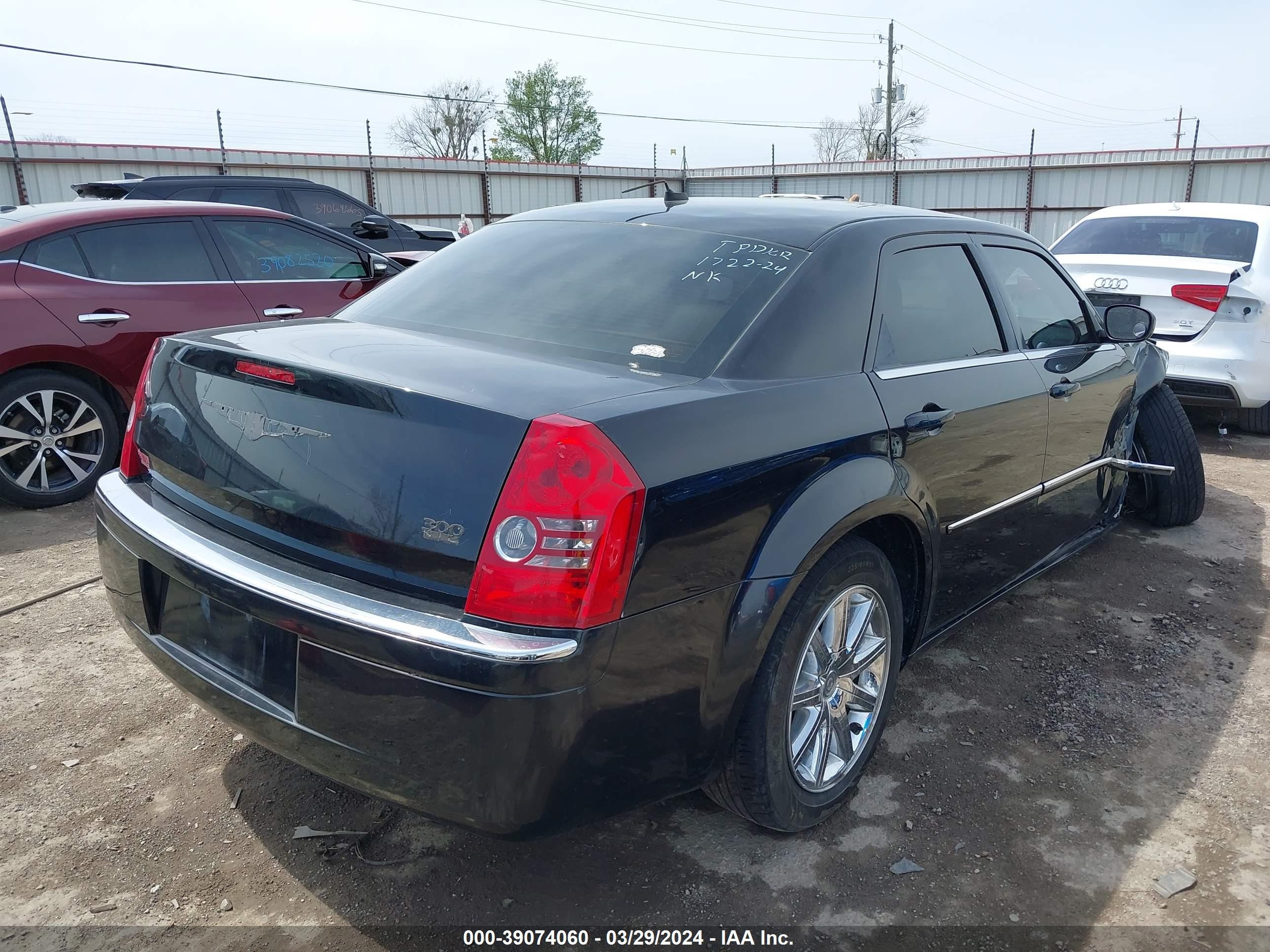 Photo 3 VIN: 2C3KA33G08H236112 - CHRYSLER 300 