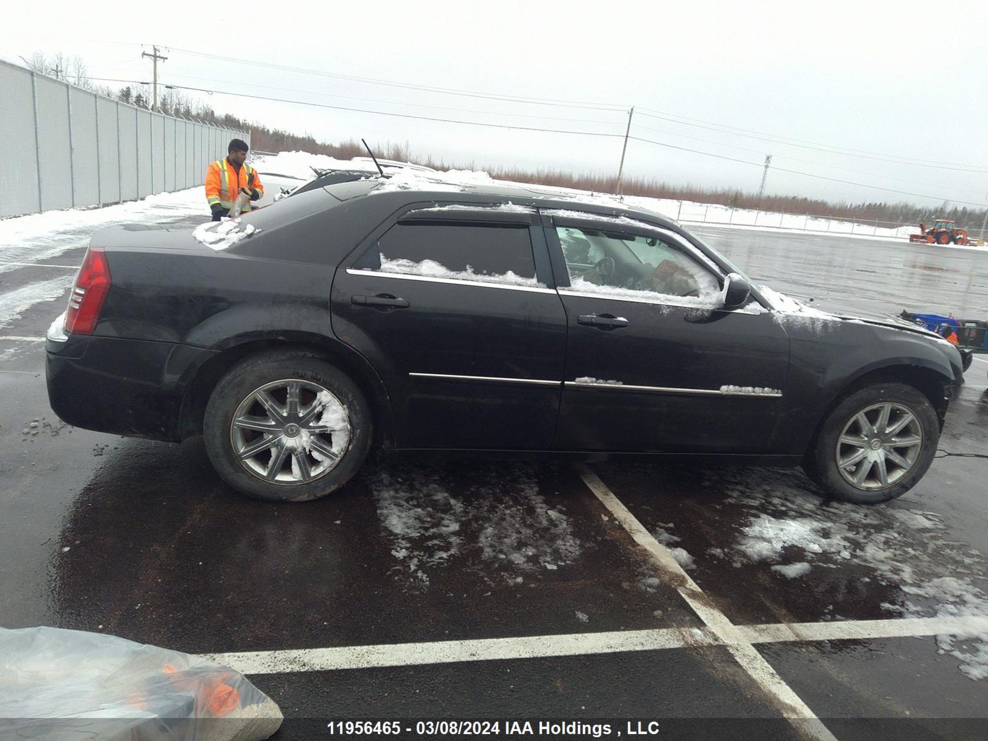 Photo 12 VIN: 2C3KA33G28H252750 - CHRYSLER 300 