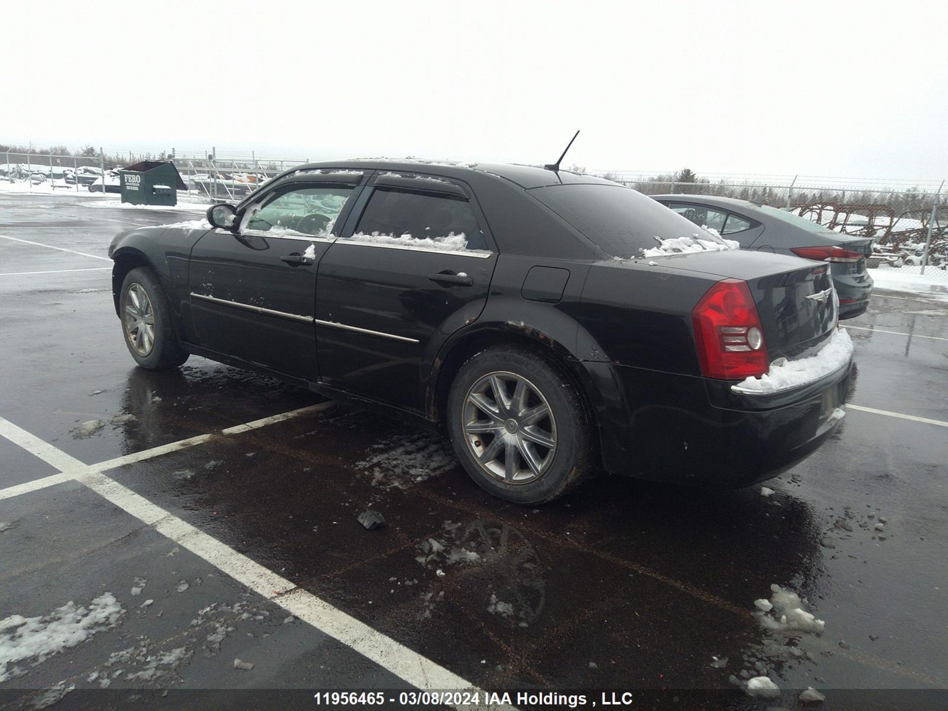 Photo 2 VIN: 2C3KA33G28H252750 - CHRYSLER 300 