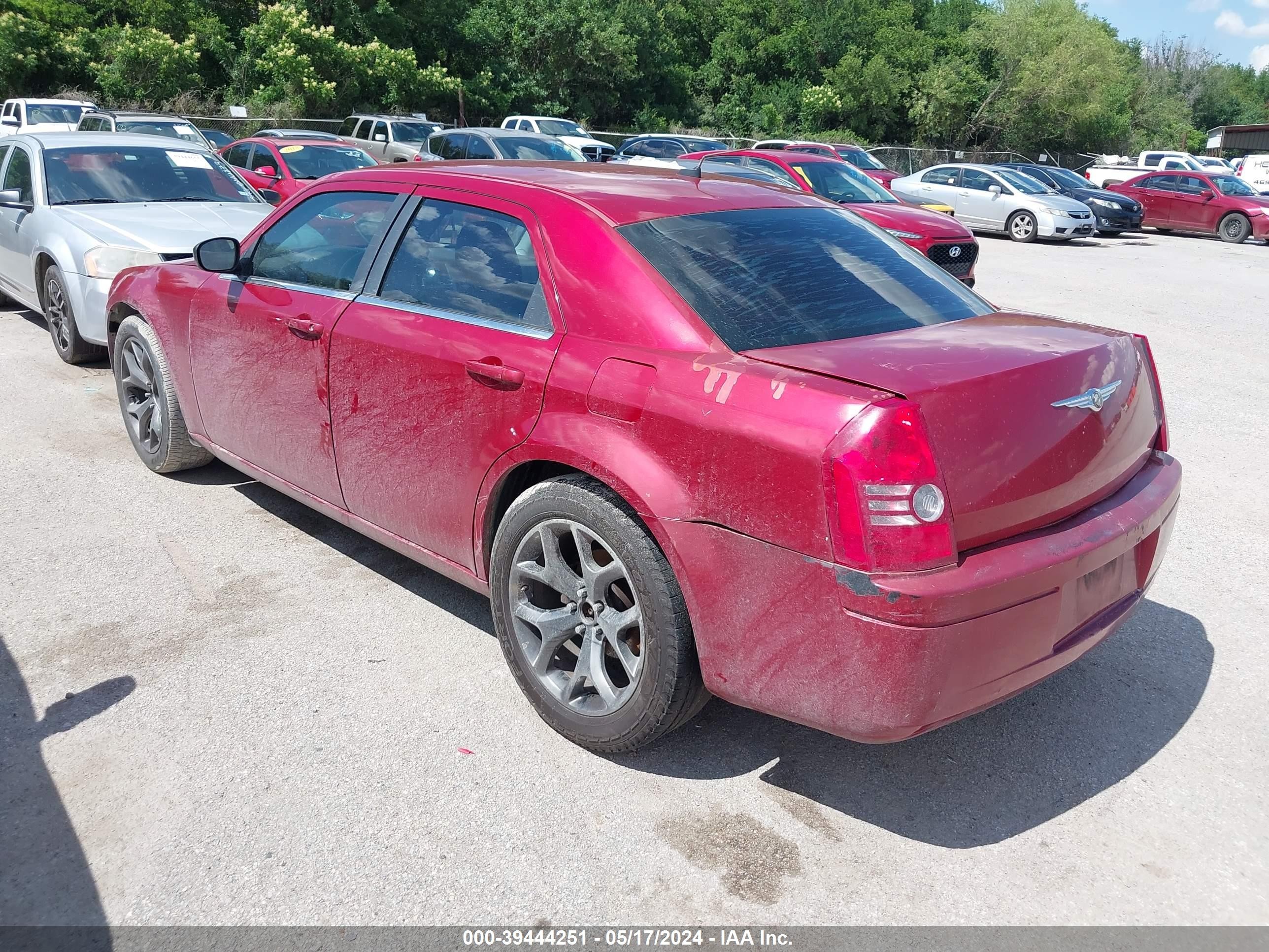 Photo 2 VIN: 2C3KA33G48H139446 - CHRYSLER 300 