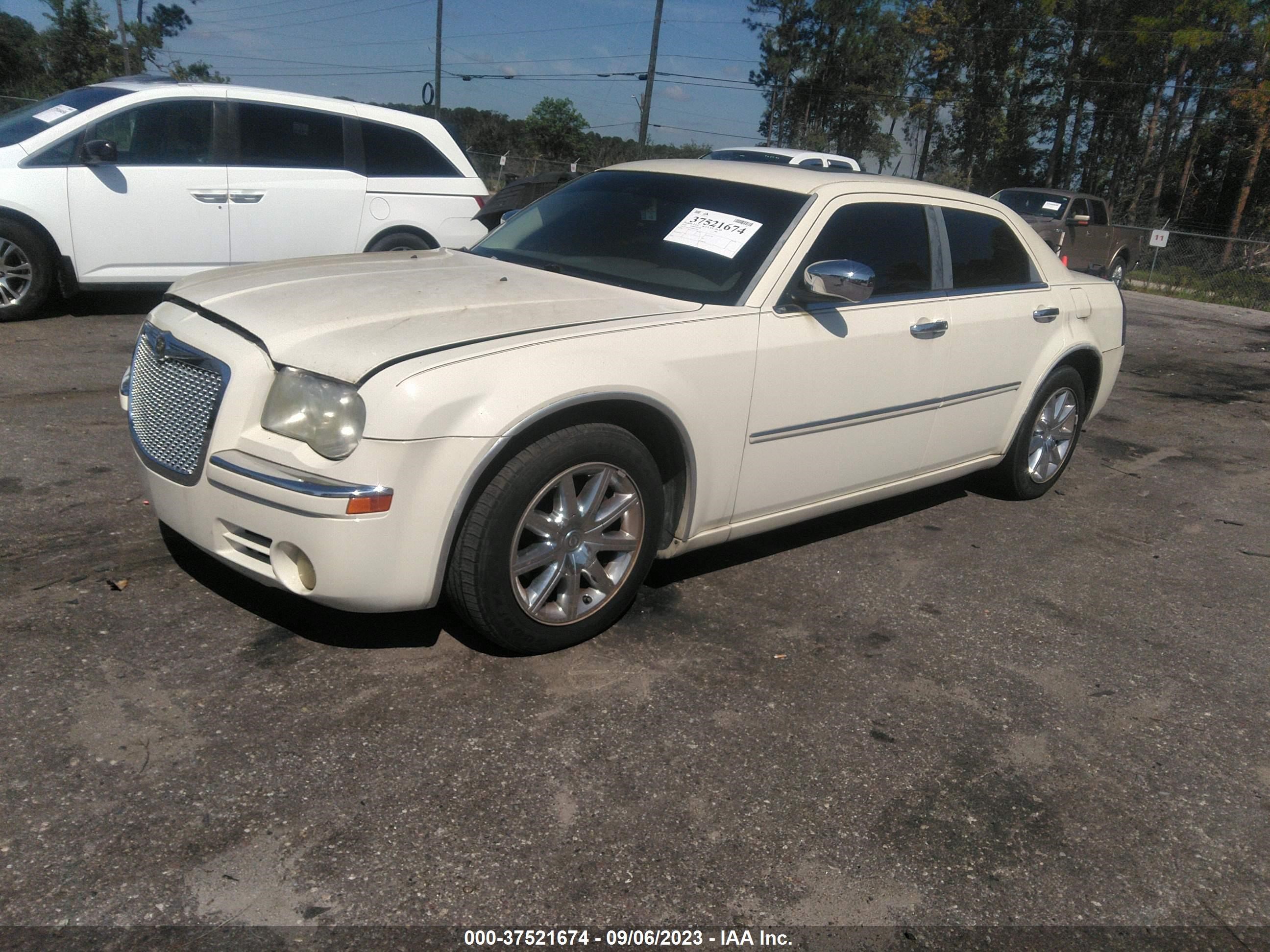 Photo 1 VIN: 2C3KA33G58H217166 - CHRYSLER 300 