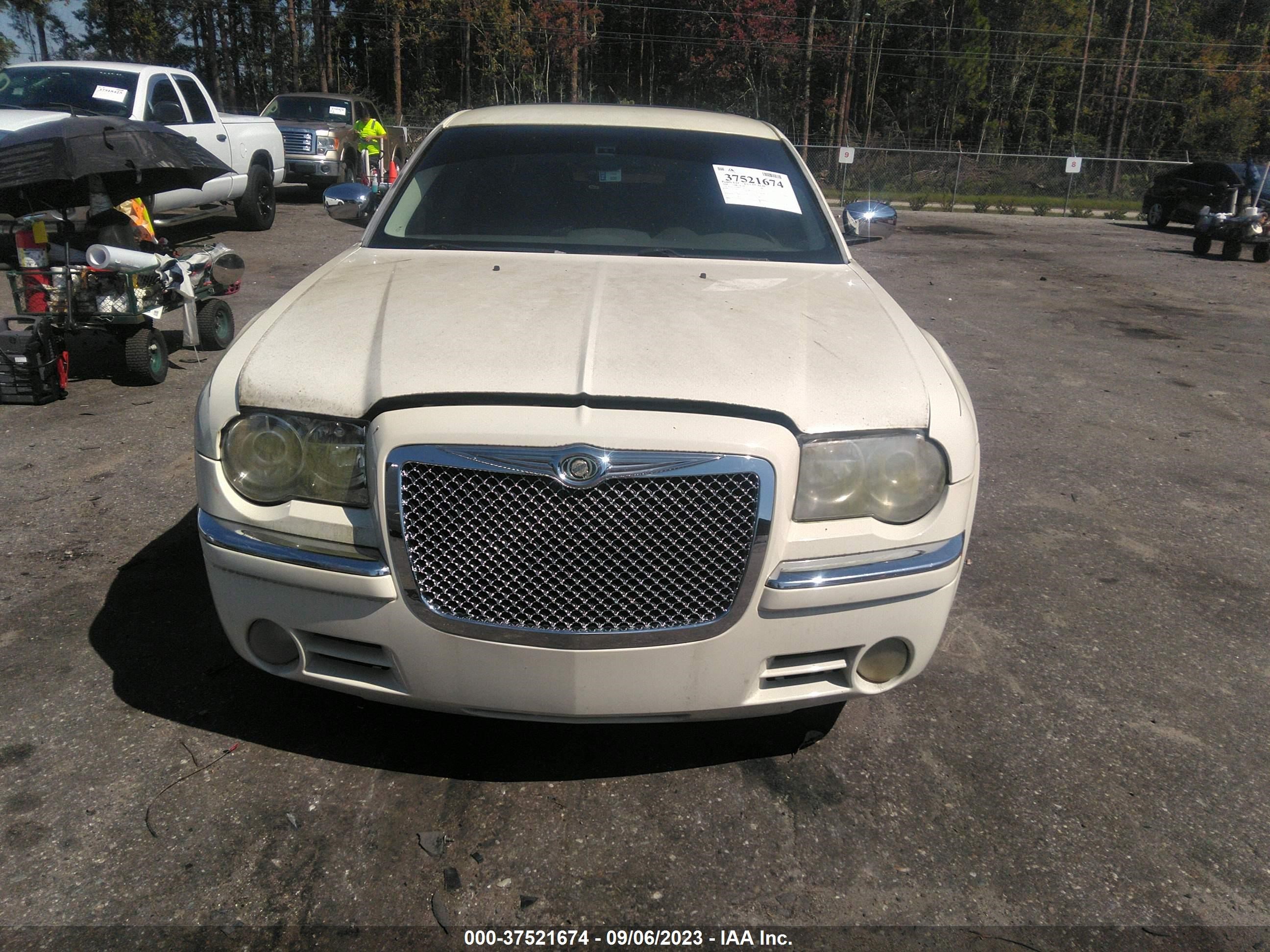 Photo 5 VIN: 2C3KA33G58H217166 - CHRYSLER 300 