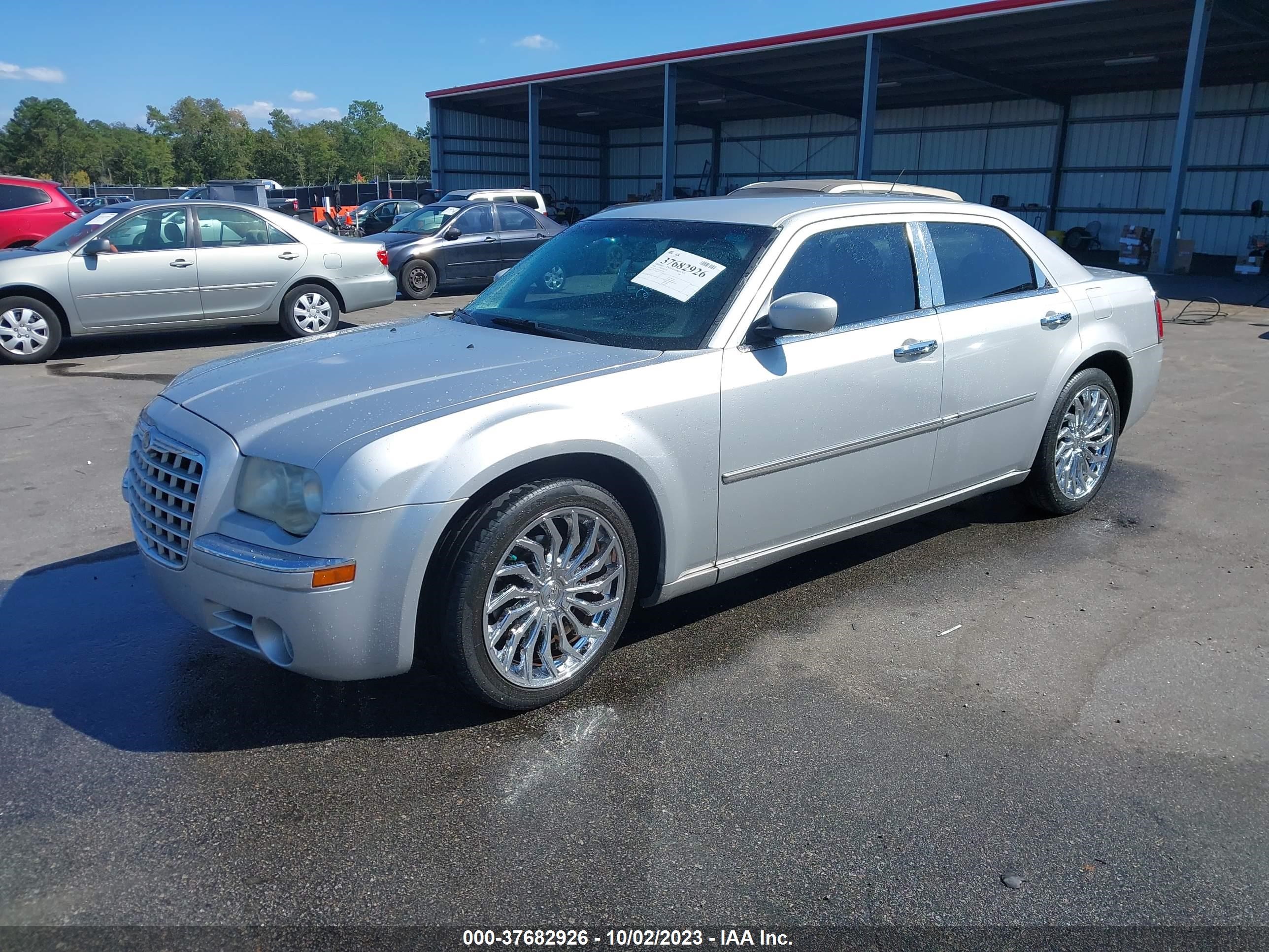 Photo 1 VIN: 2C3KA33G58H237904 - CHRYSLER 300 