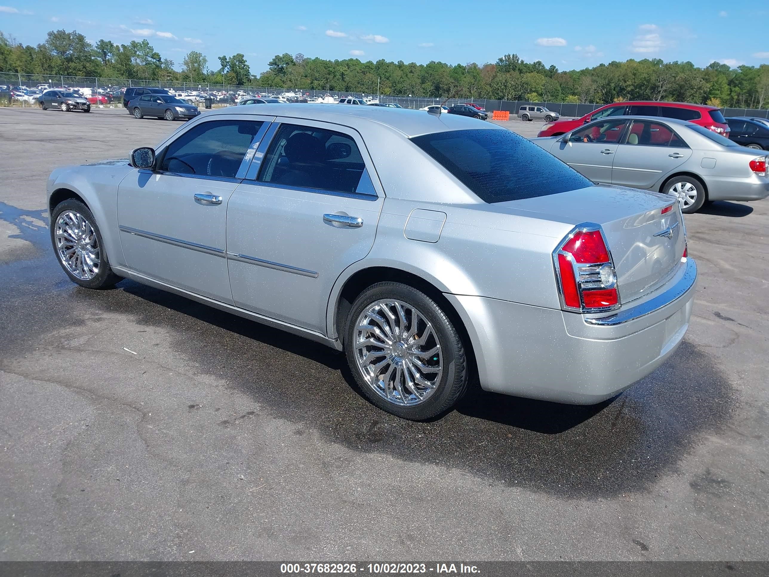 Photo 2 VIN: 2C3KA33G58H237904 - CHRYSLER 300 